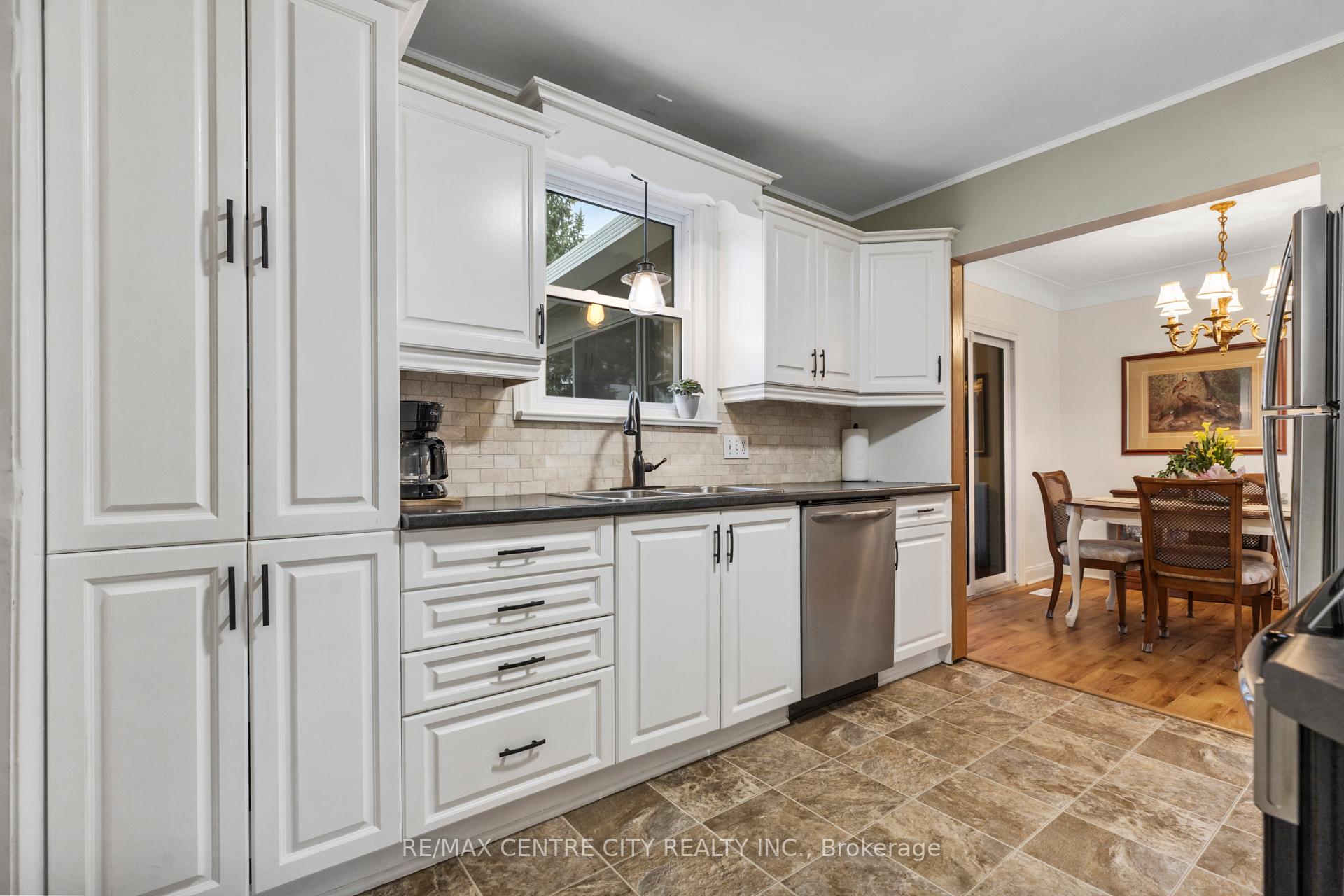 Photo 9 of 32 Dieppe Drive, St. Thomas — HOMEH