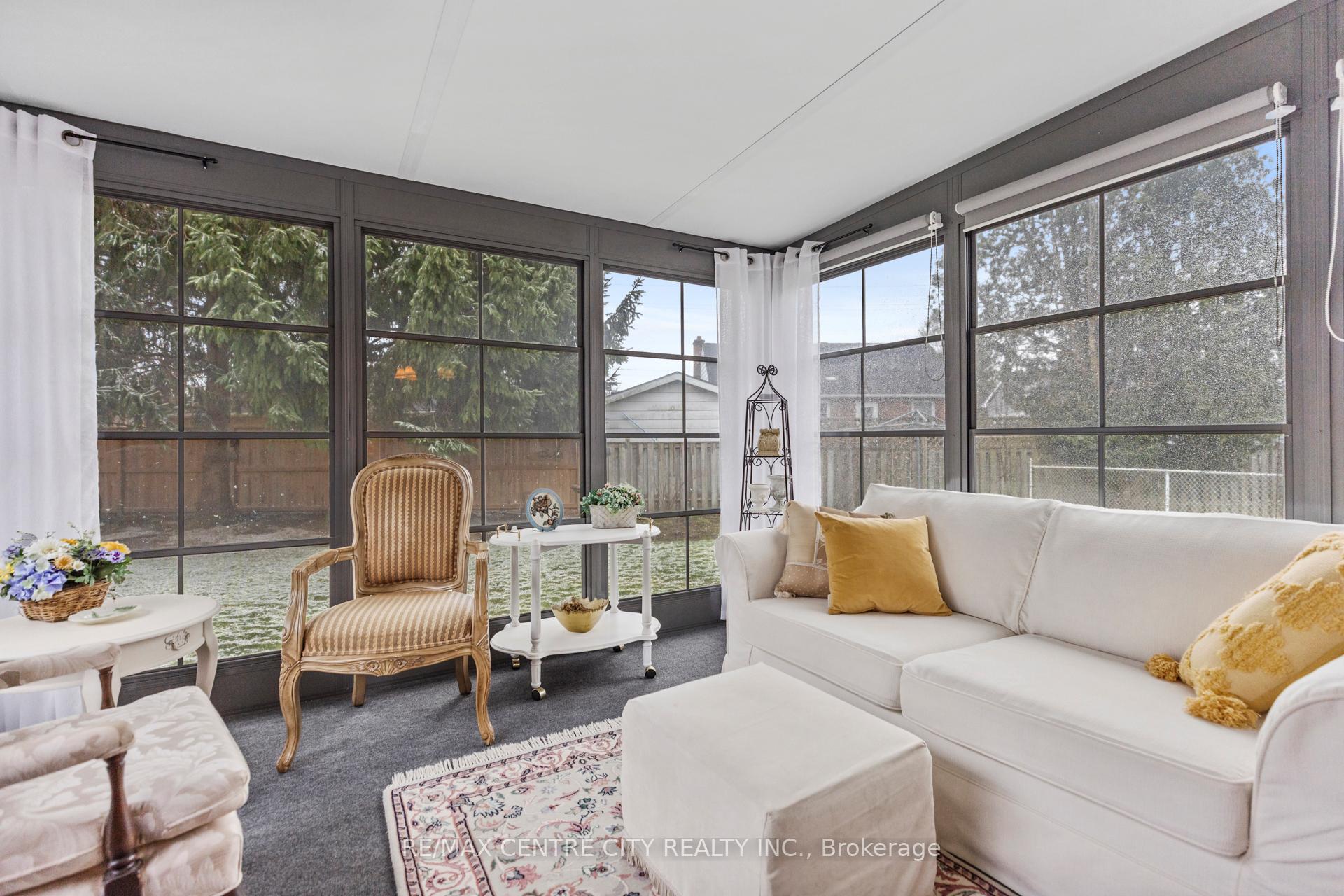 Photo 11 of 32 Dieppe Drive, St. Thomas — HOMEH