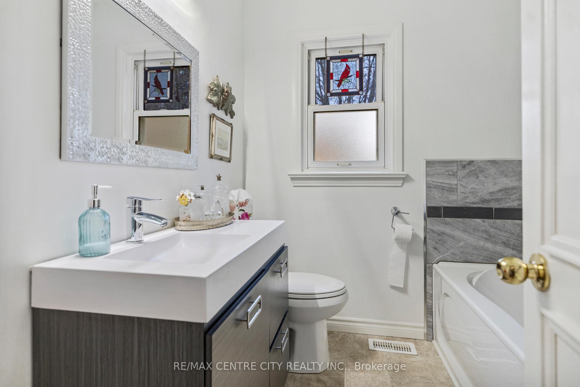 Photo 14 of 32 Dieppe Drive, St. Thomas — HOMEH