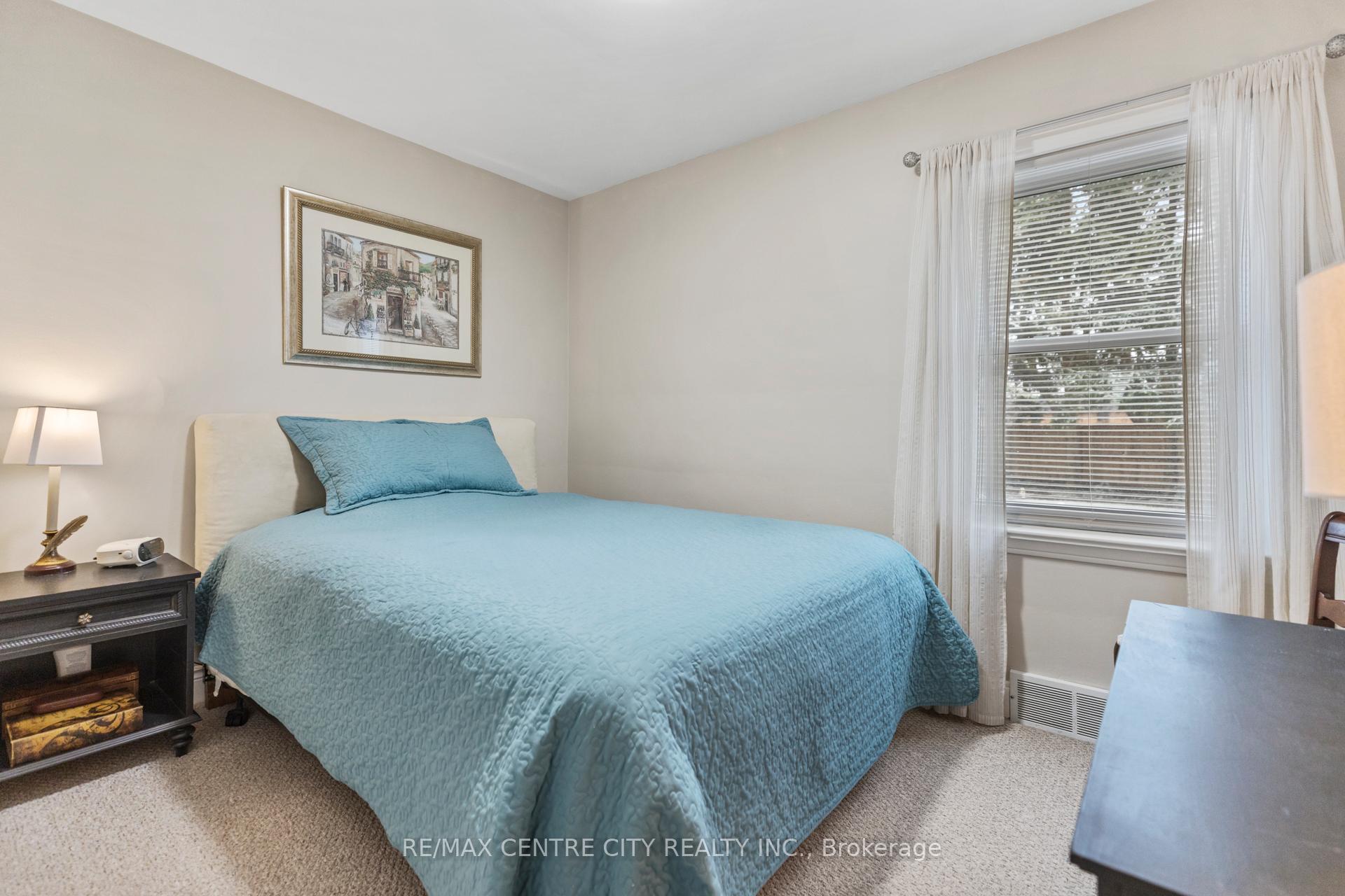 Photo 15 of 32 Dieppe Drive, St. Thomas — HOMEH