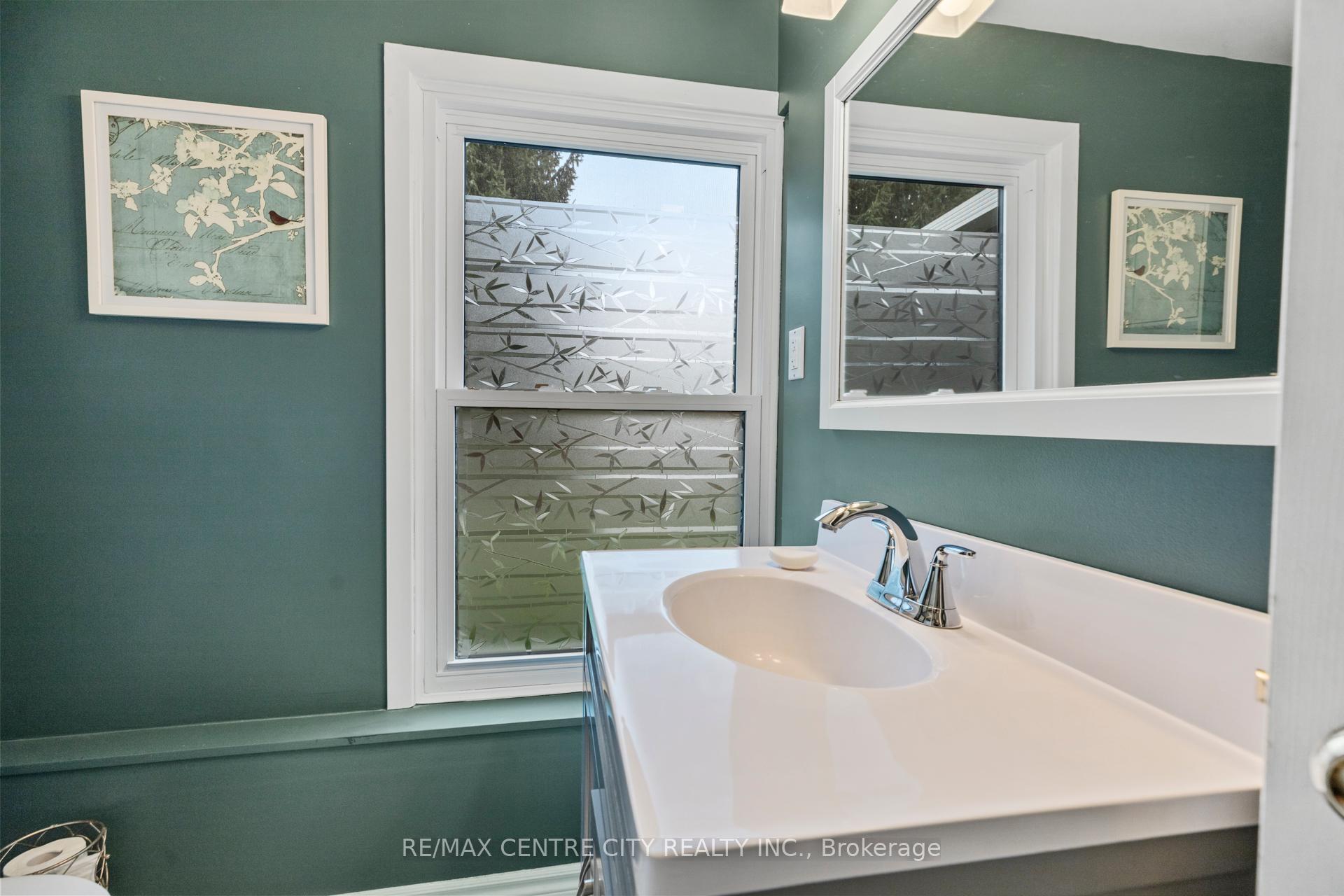Photo 17 of 32 Dieppe Drive, St. Thomas — HOMEH