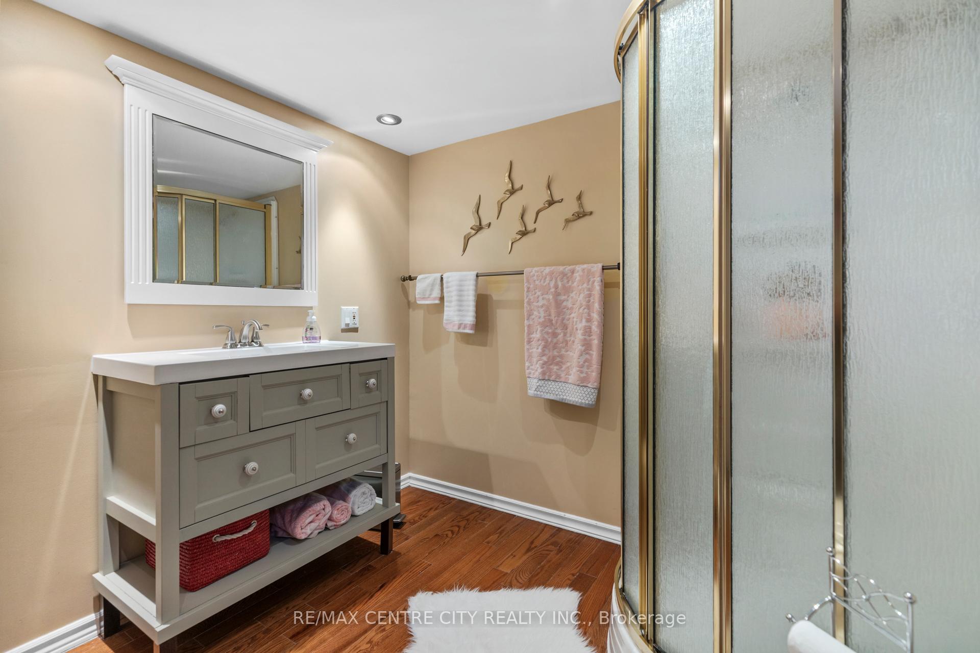 Photo 23 of 32 Dieppe Drive, St. Thomas — HOMEH