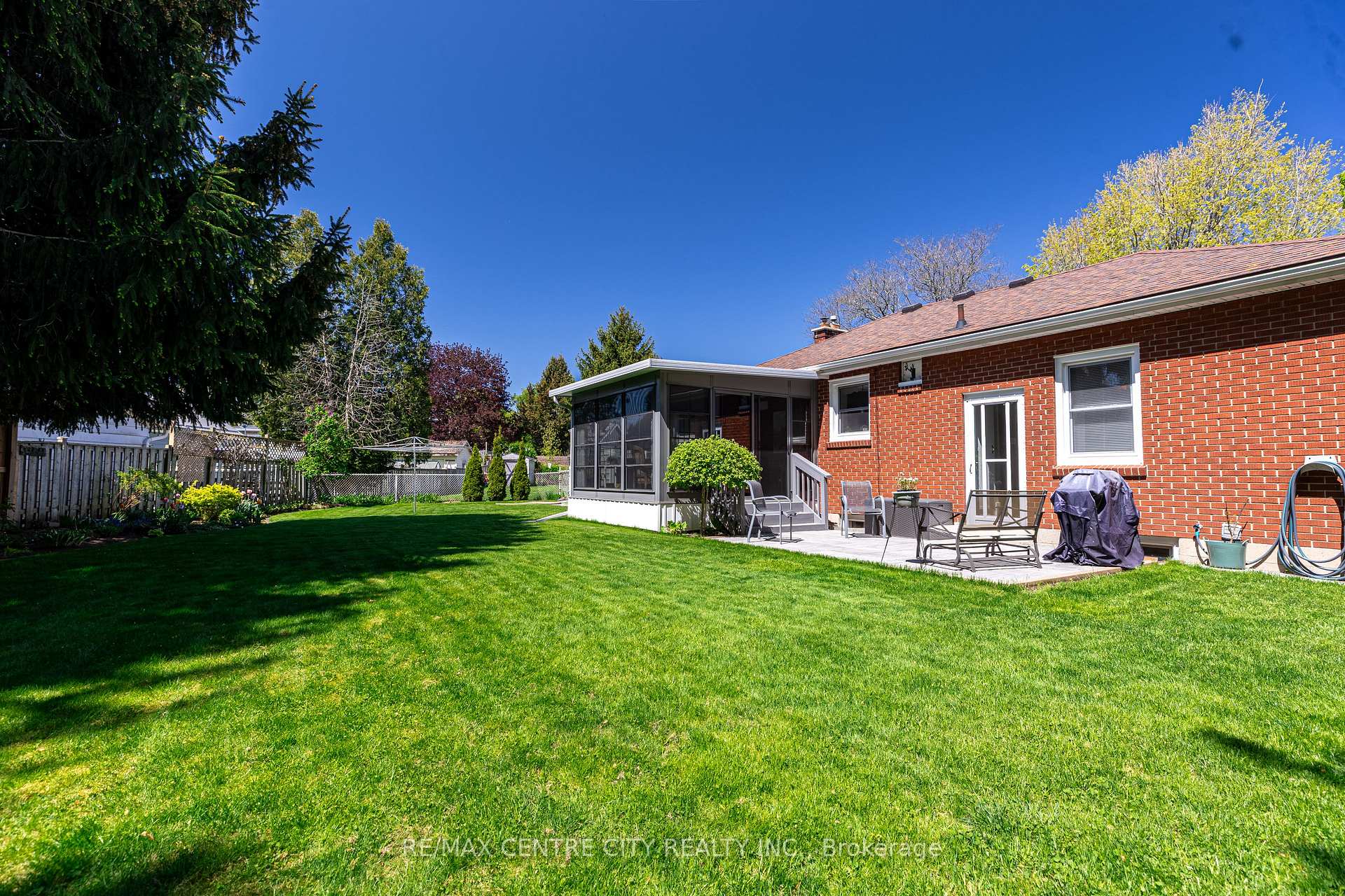 Photo 24 of 32 Dieppe Drive, St. Thomas — HOMEH