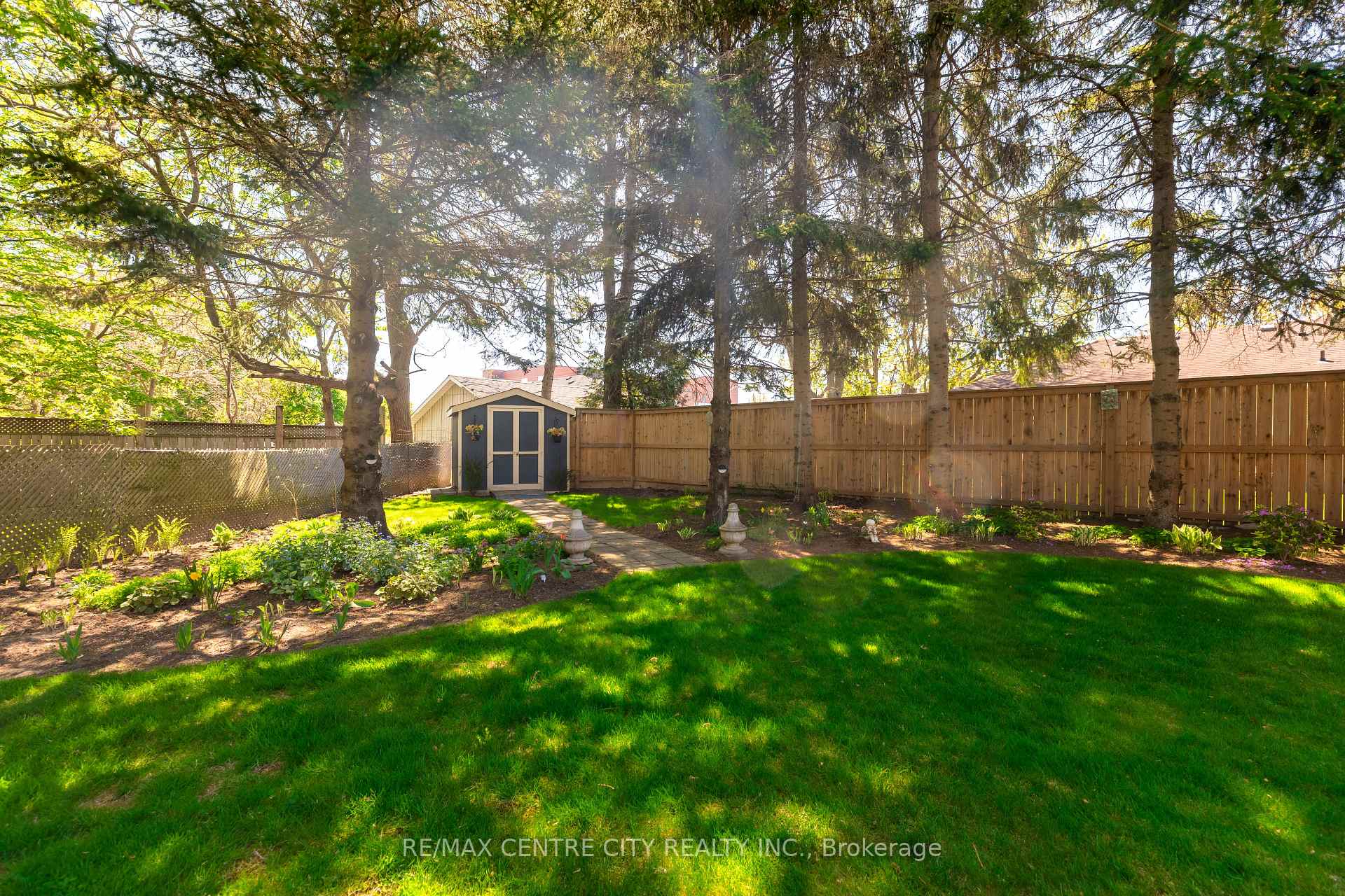 Photo 29 of 32 Dieppe Drive, St. Thomas — HOMEH