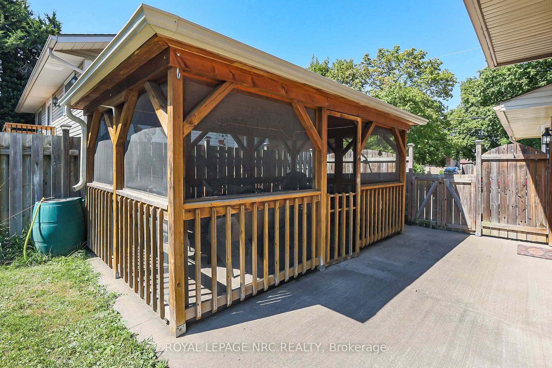 Photo 6 of 44 Densgrove Drive, St. Catharines, Vine/Linwell — HOMEH