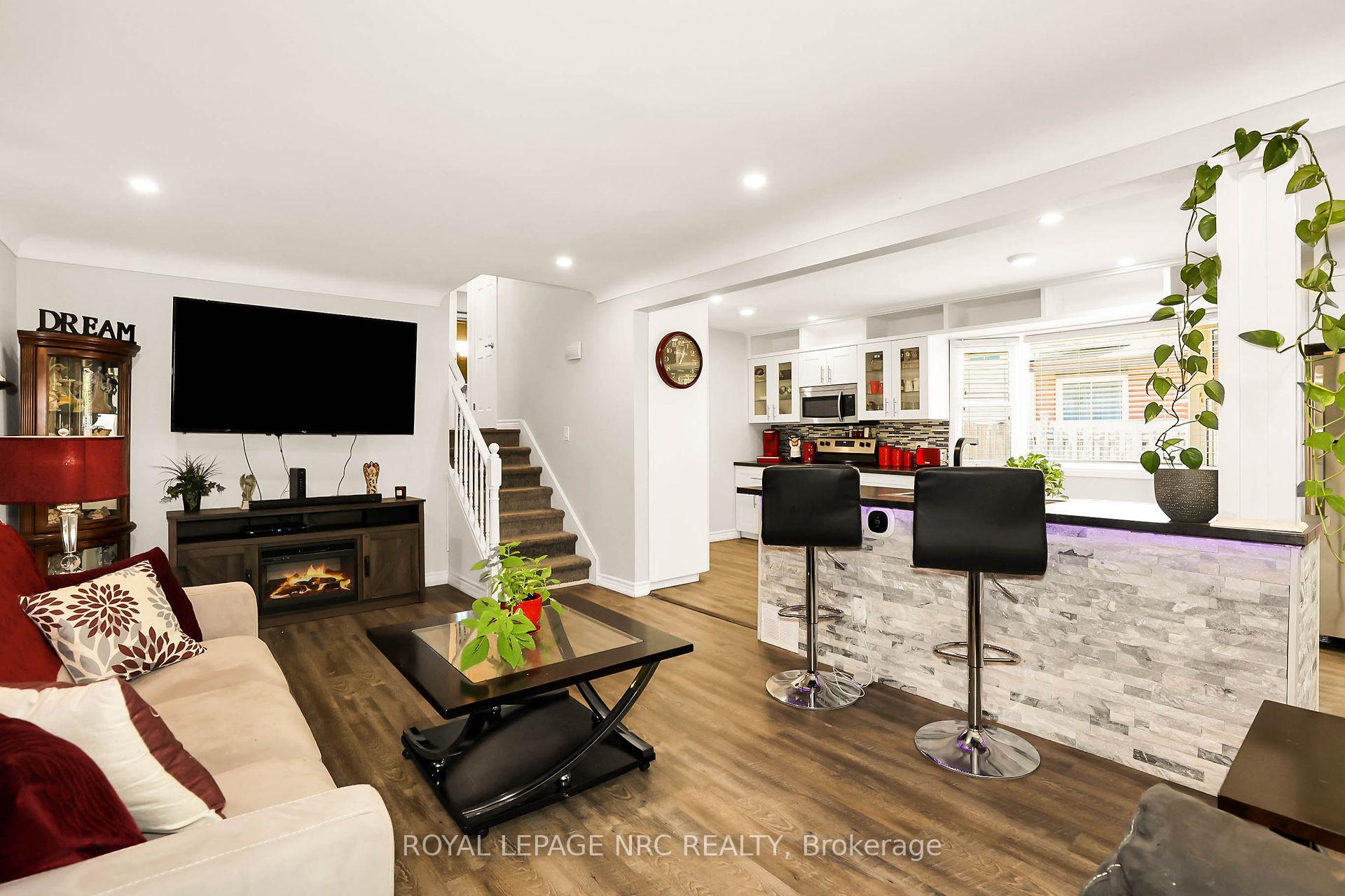 Photo 8 of 44 Densgrove Drive, St. Catharines, Vine/Linwell — HOMEH