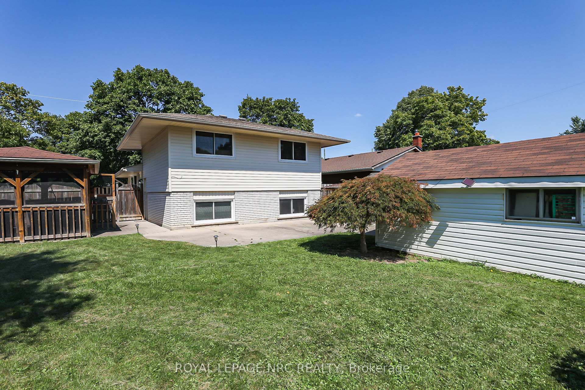 Photo 23 of 44 Densgrove Drive, St. Catharines, Vine/Linwell — HOMEH