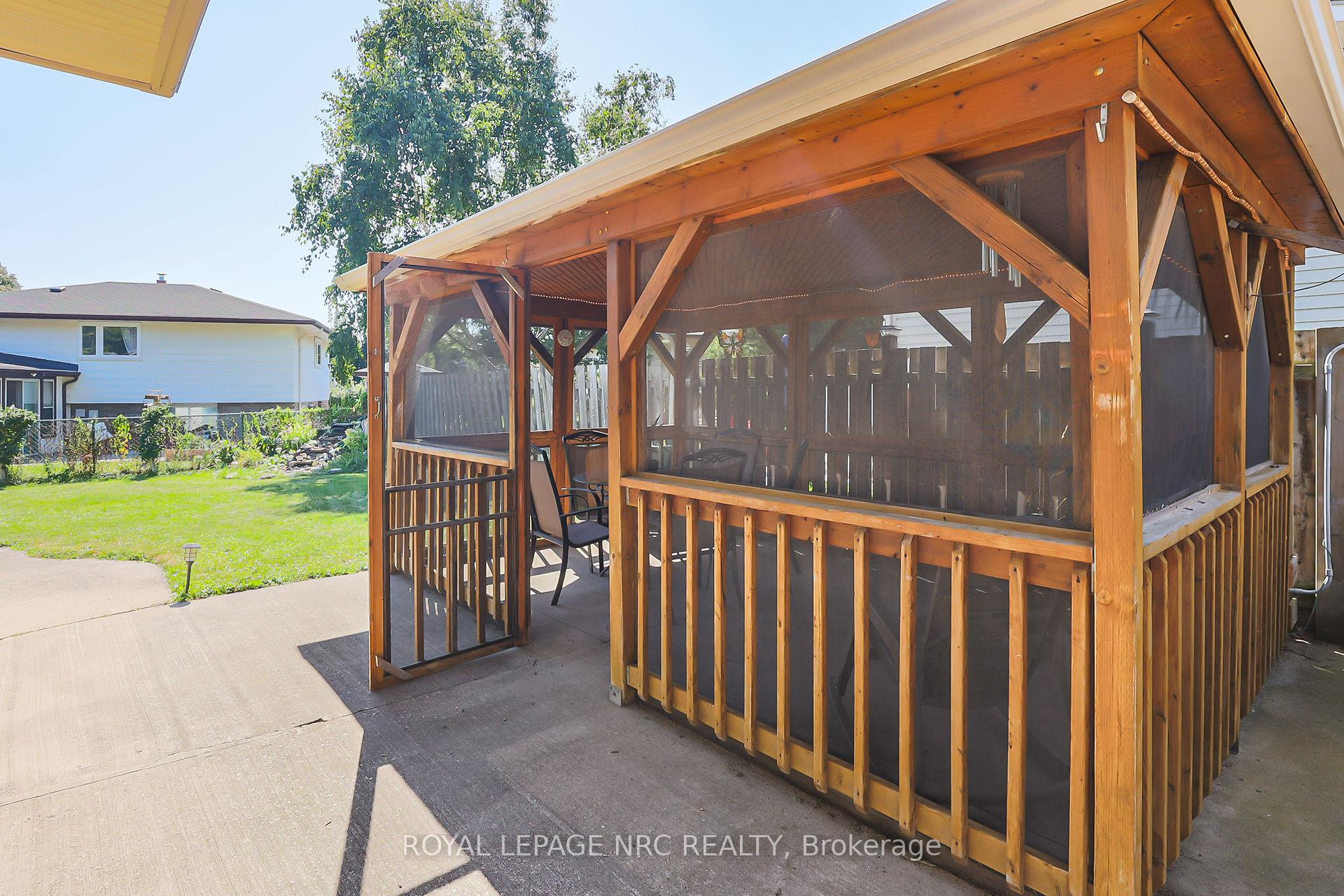 Photo 25 of 44 Densgrove Drive, St. Catharines, Vine/Linwell — HOMEH