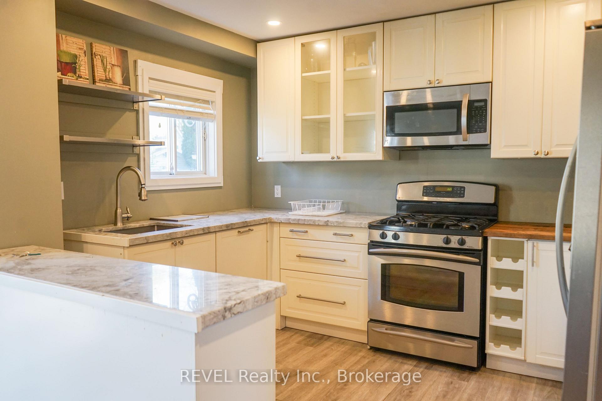 Photo 3 of 32 Edmund Street, St. Catharines, Downtown — HOMEH