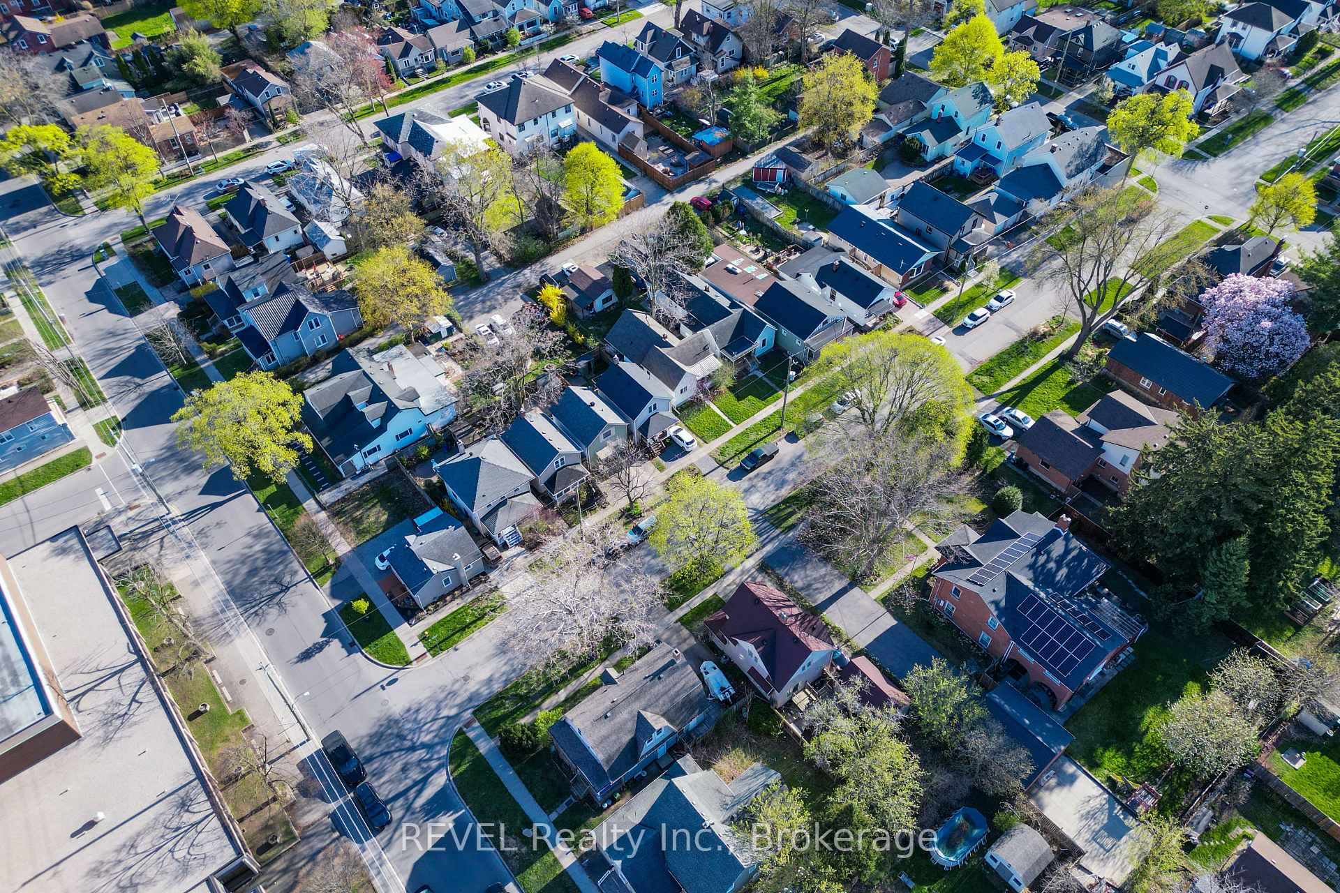 Photo 4 of 32 Edmund Street, St. Catharines, Downtown — HOMEH