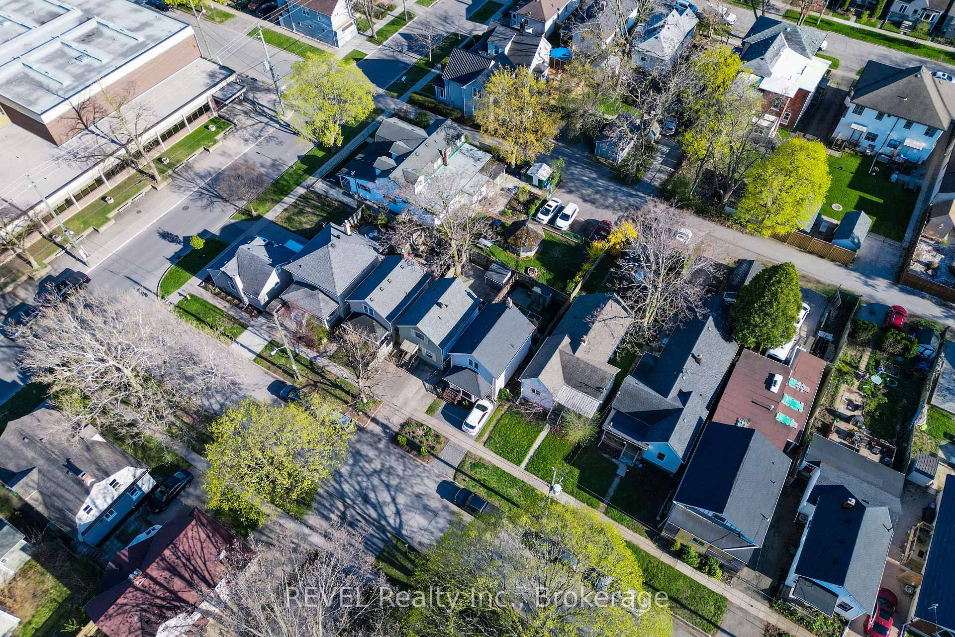 Photo 5 of 32 Edmund Street, St. Catharines, Downtown — HOMEH