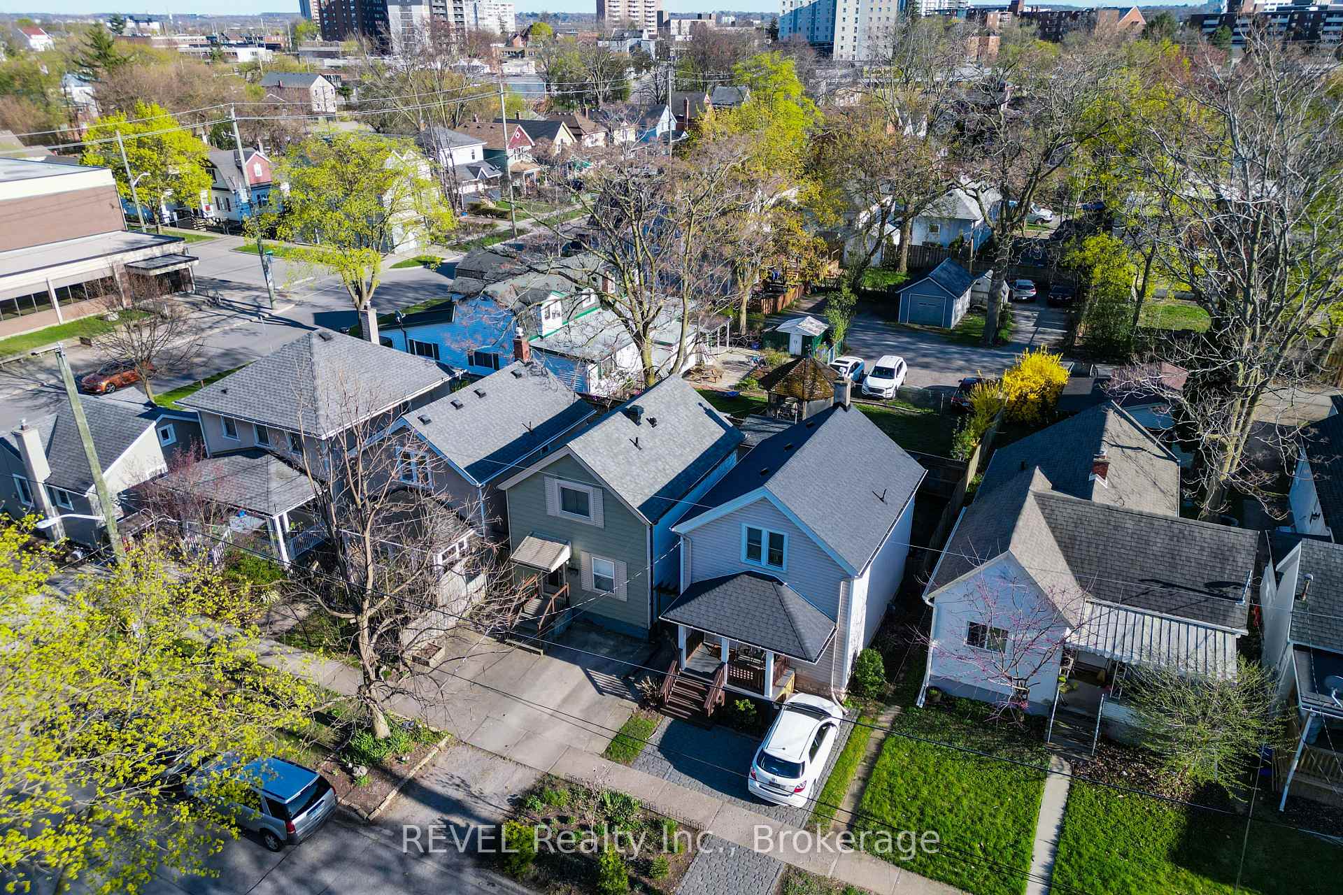 Photo 8 of 32 Edmund Street, St. Catharines, Downtown — HOMEH