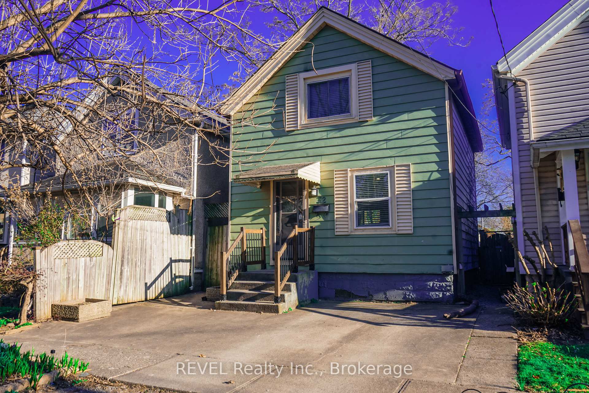 Photo 10 of 32 Edmund Street, St. Catharines, Downtown — HOMEH