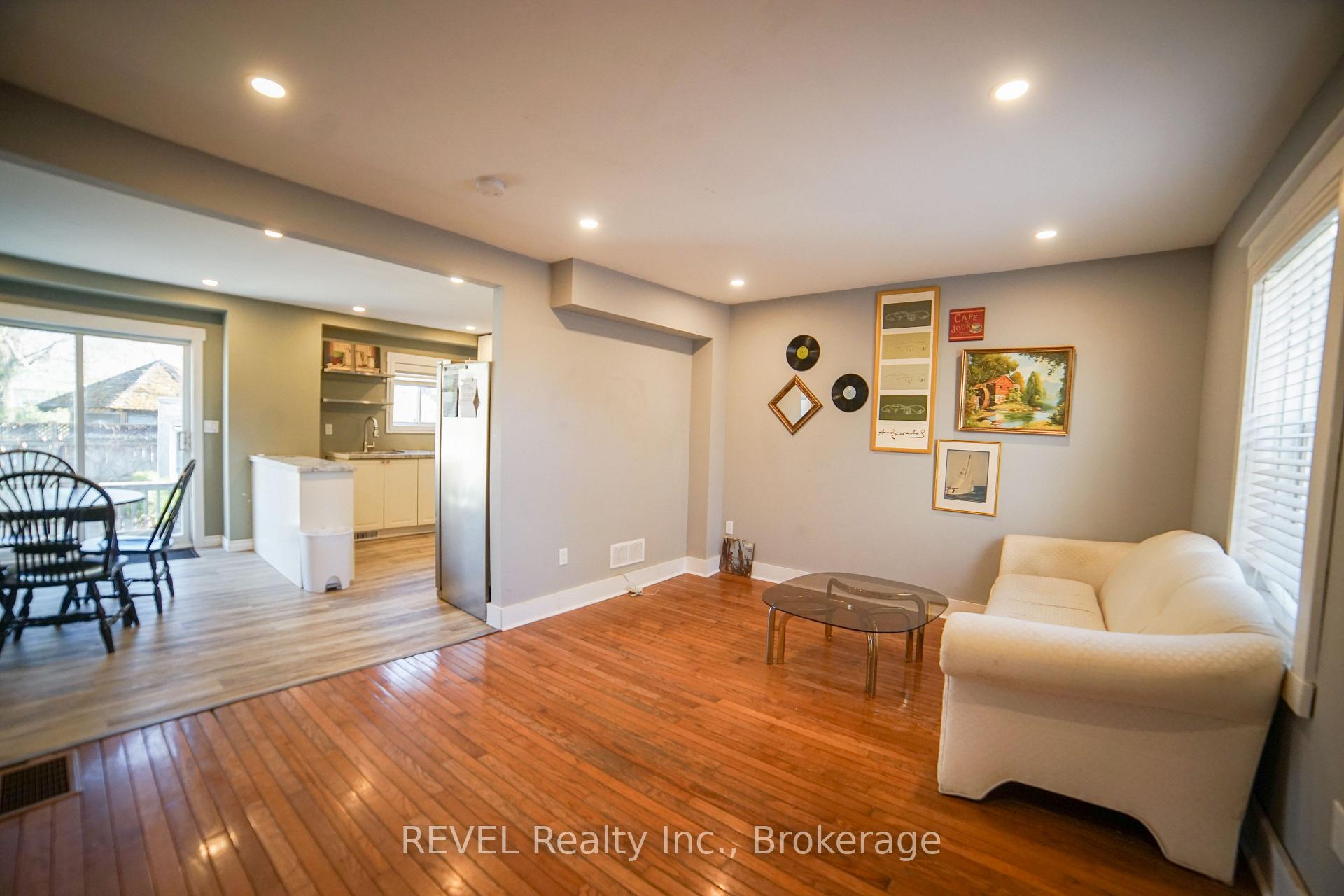 Photo 12 of 32 Edmund Street, St. Catharines, Downtown — HOMEH