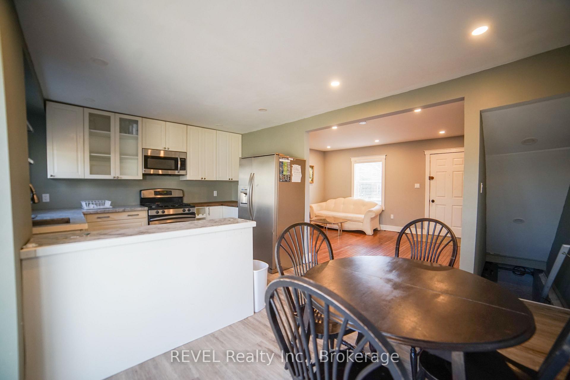 Photo 14 of 32 Edmund Street, St. Catharines, Downtown — HOMEH