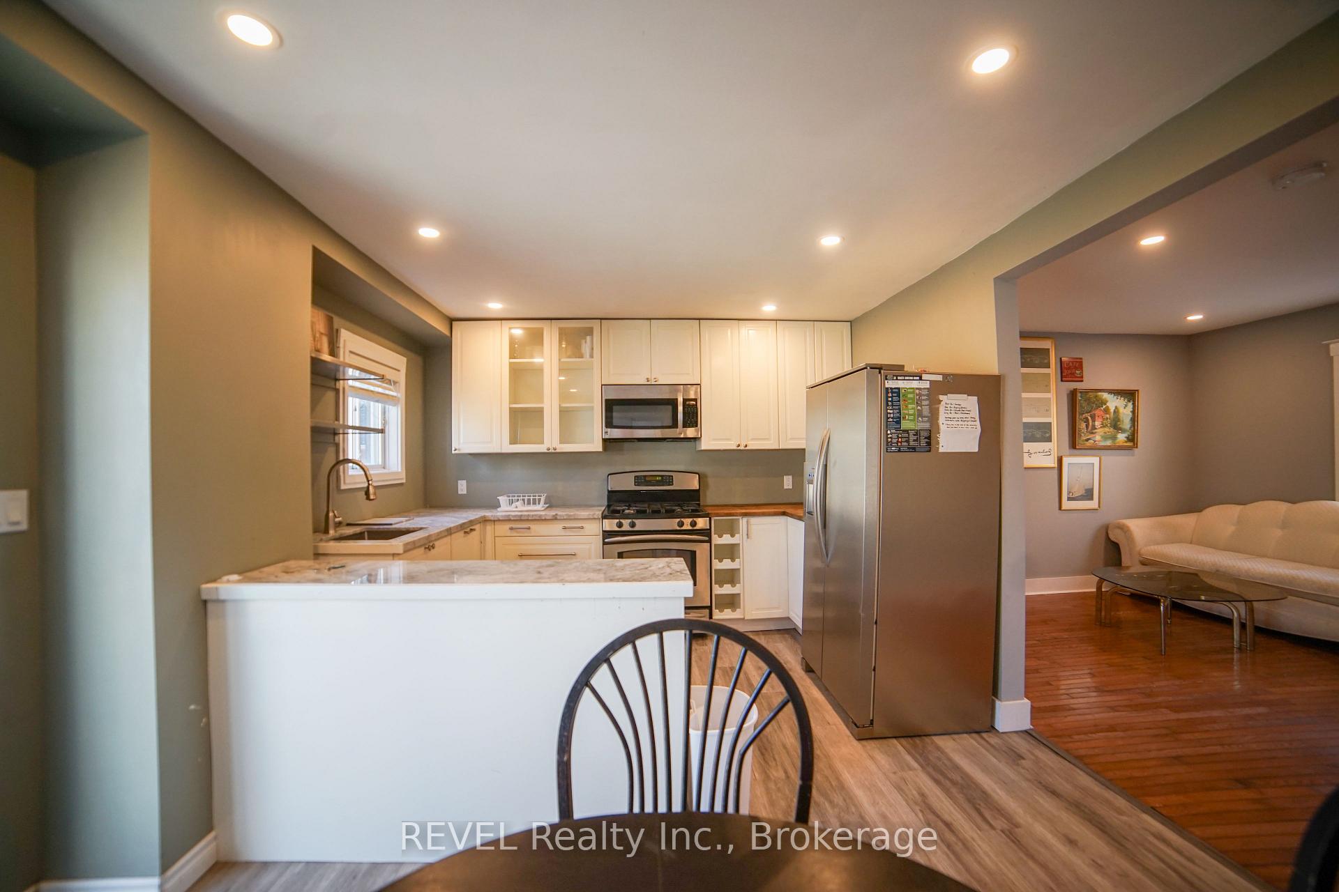 Photo 15 of 32 Edmund Street, St. Catharines, Downtown — HOMEH