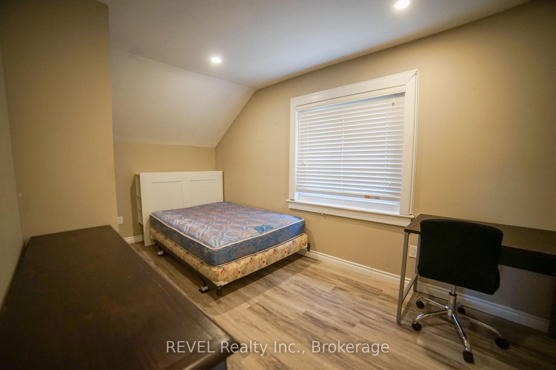 Photo 20 of 32 Edmund Street, St. Catharines, Downtown — HOMEH