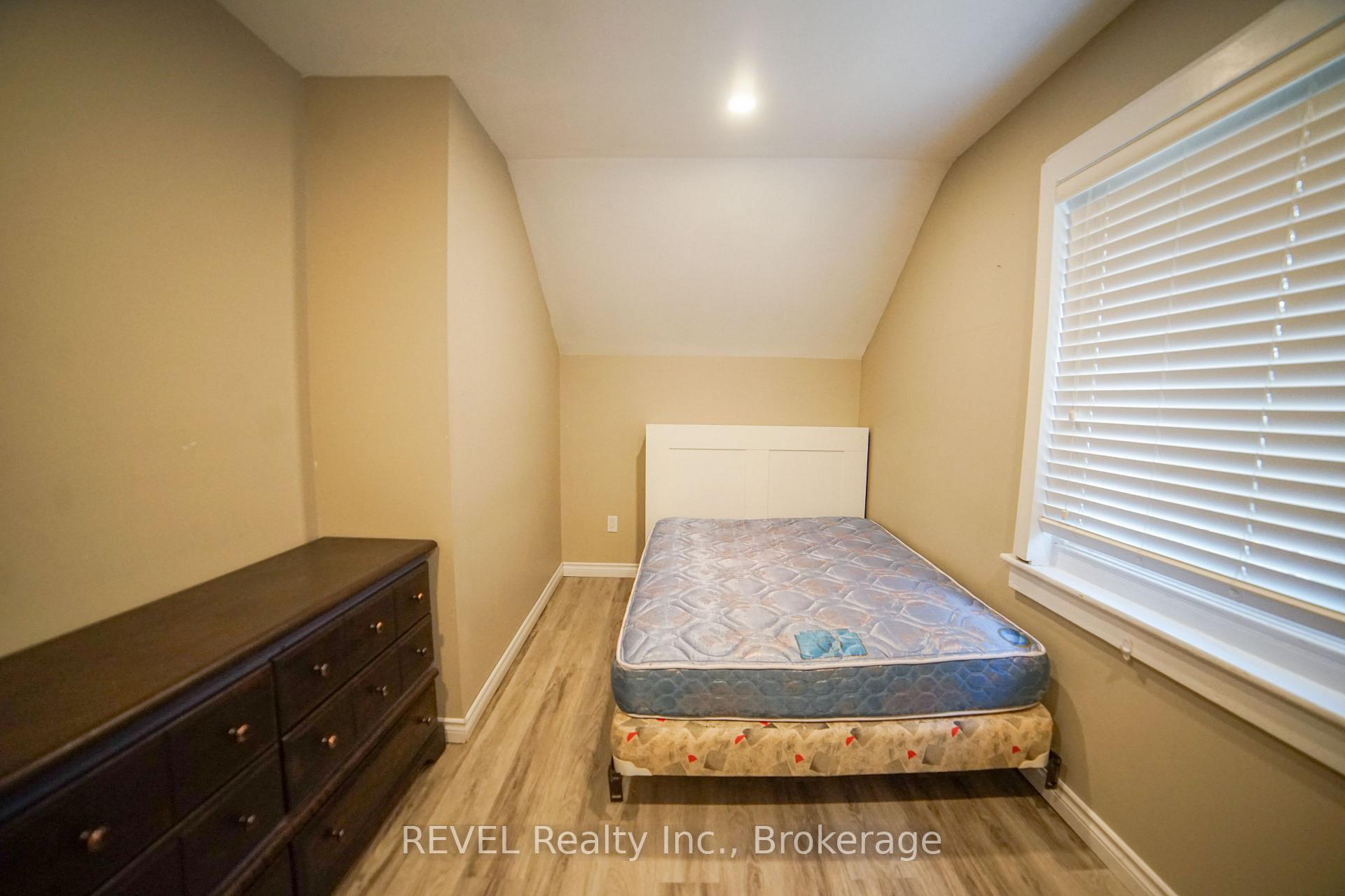 Photo 21 of 32 Edmund Street, St. Catharines, Downtown — HOMEH
