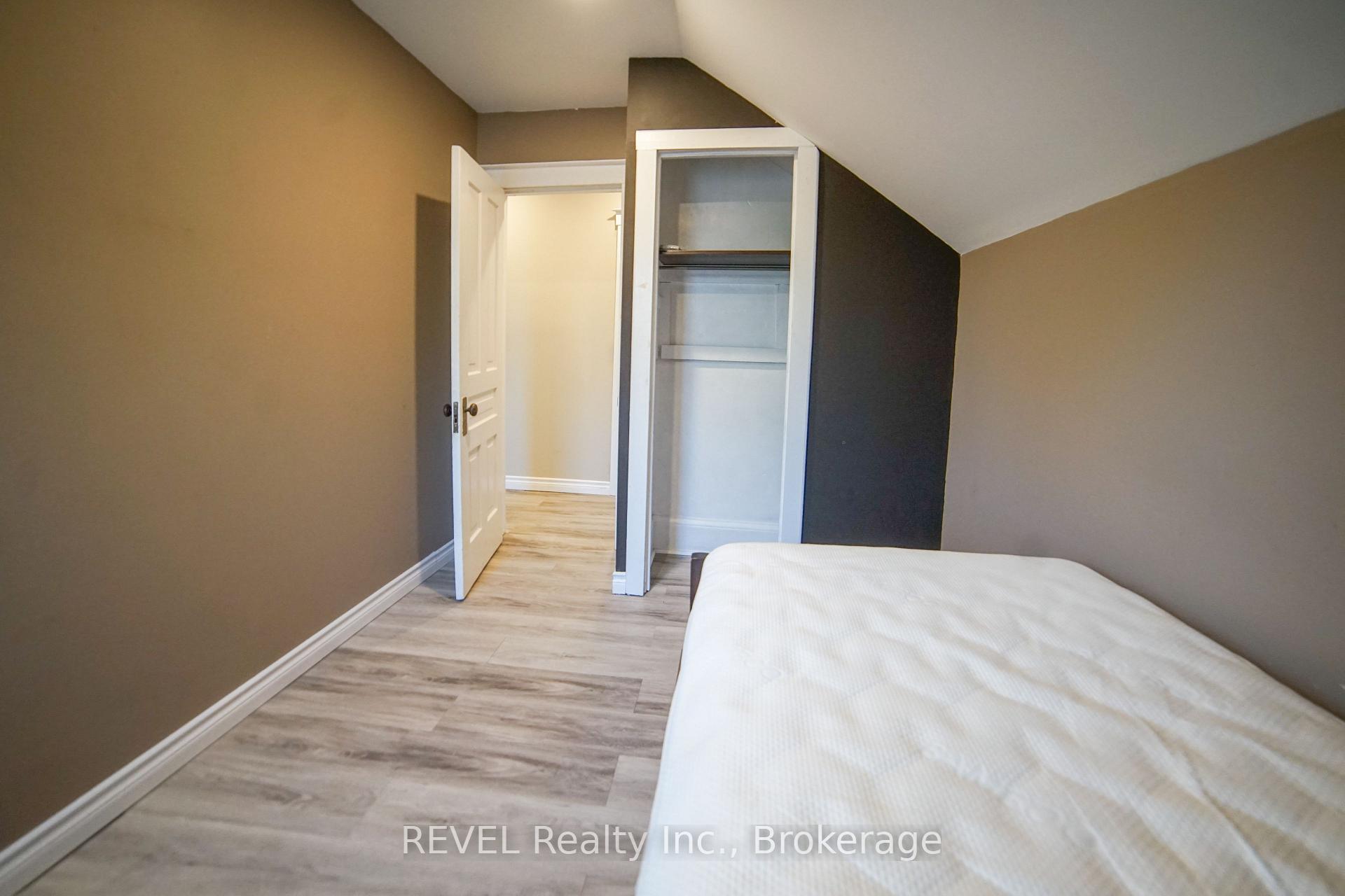 Photo 25 of 32 Edmund Street, St. Catharines, Downtown — HOMEH