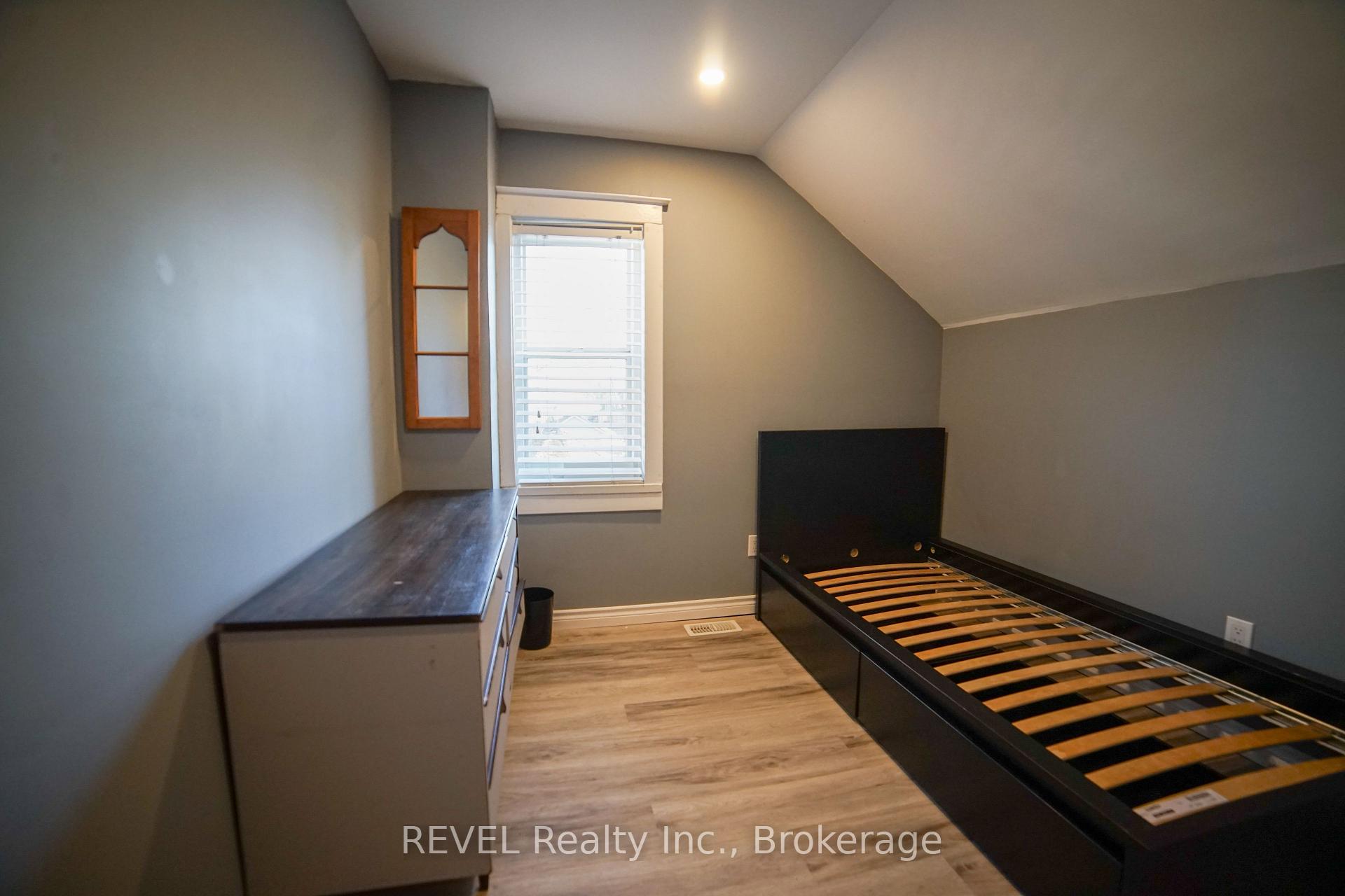 Photo 30 of 32 Edmund Street, St. Catharines, Downtown — HOMEH