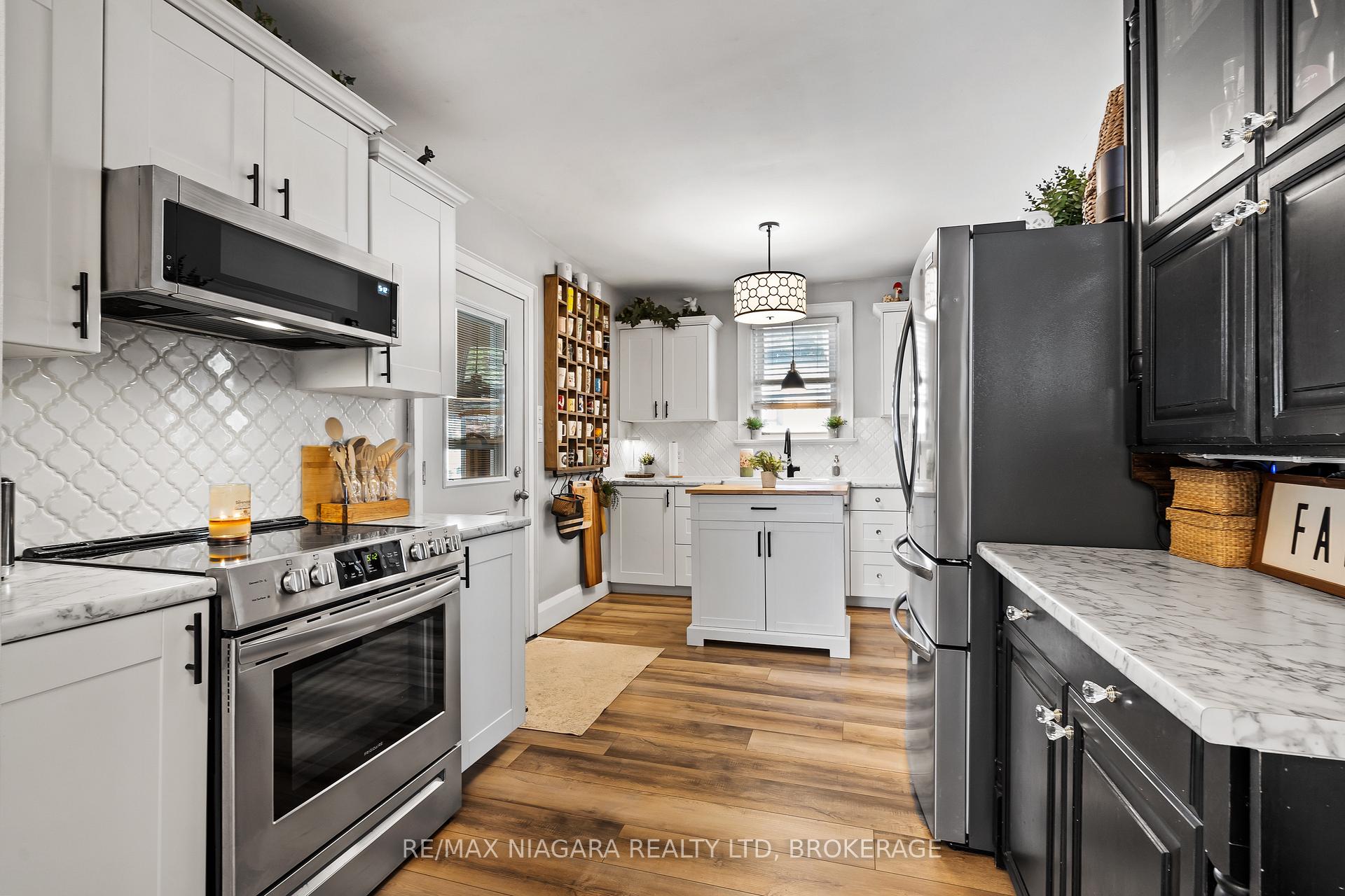 Photo 16 of 39 Turner Crescent, St. Catharines, Oakdale — HOMEH