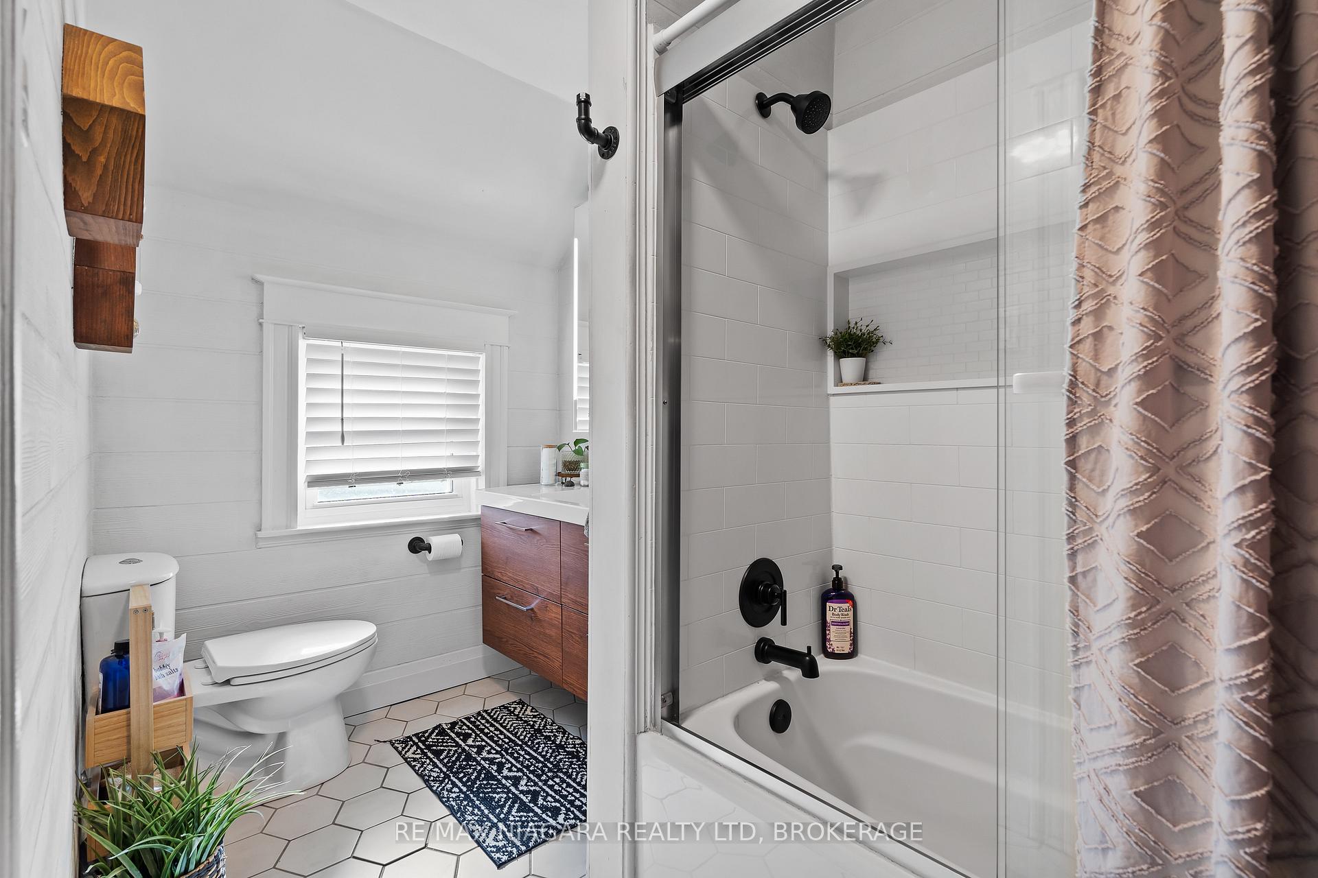 Photo 25 of 39 Turner Crescent, St. Catharines, Oakdale — HOMEH