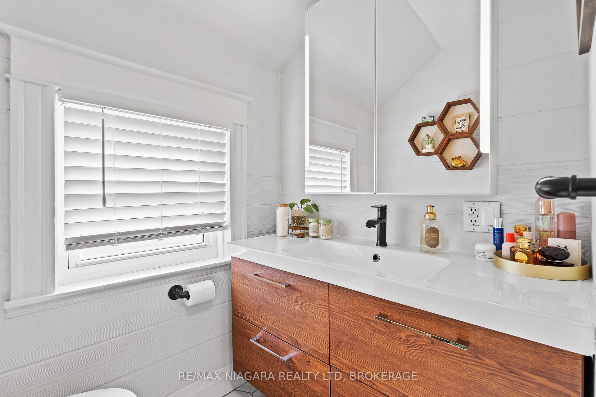 Photo 26 of 39 Turner Crescent, St. Catharines, Oakdale — HOMEH