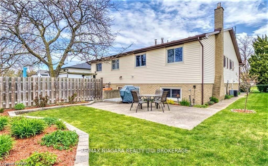 Photo 2 of 253 St Augustine Drive, St. Catharines, Secord Woods — HOMEH