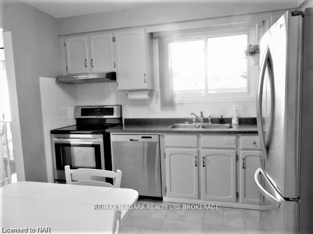 Photo 7 of 253 St Augustine Drive, St. Catharines, Secord Woods — HOMEH