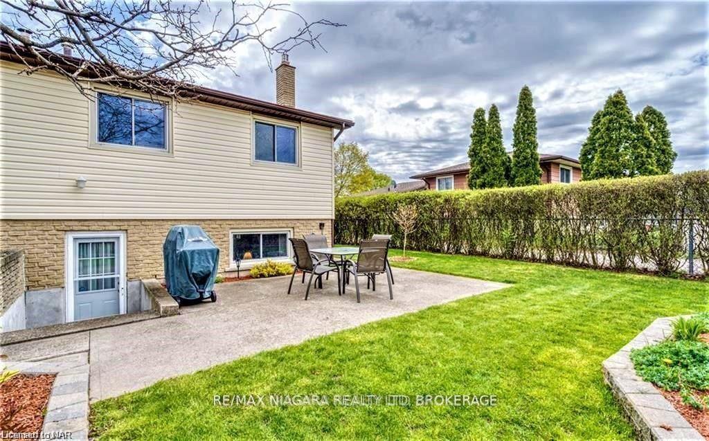 Photo 17 of 253 St Augustine Drive, St. Catharines, Secord Woods — HOMEH