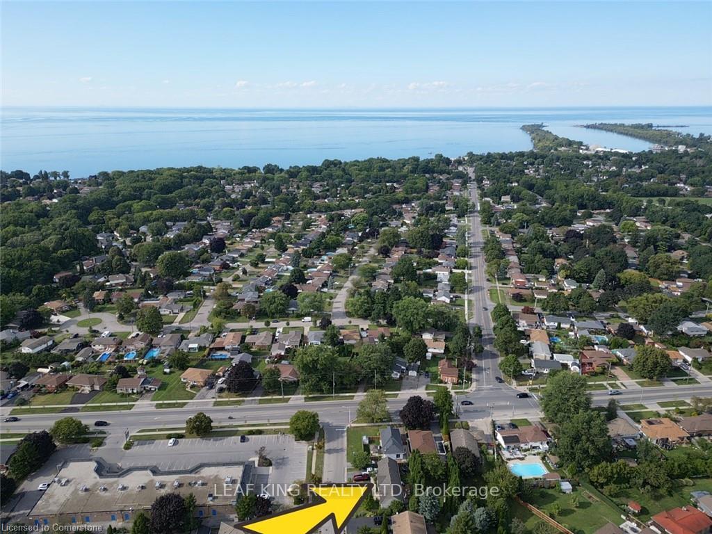 Photo 4 of 3 Chancery Circle, St. Catharines, Vine/Linwell — HOMEH