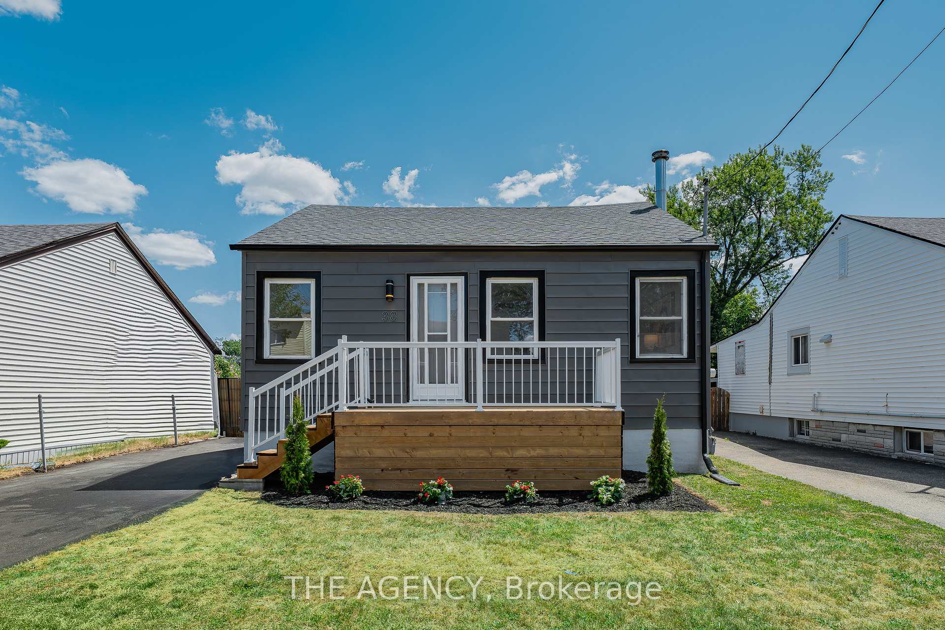 Photo 2 of 38 Parkview Road, St. Catharines, Facer — HOMEH