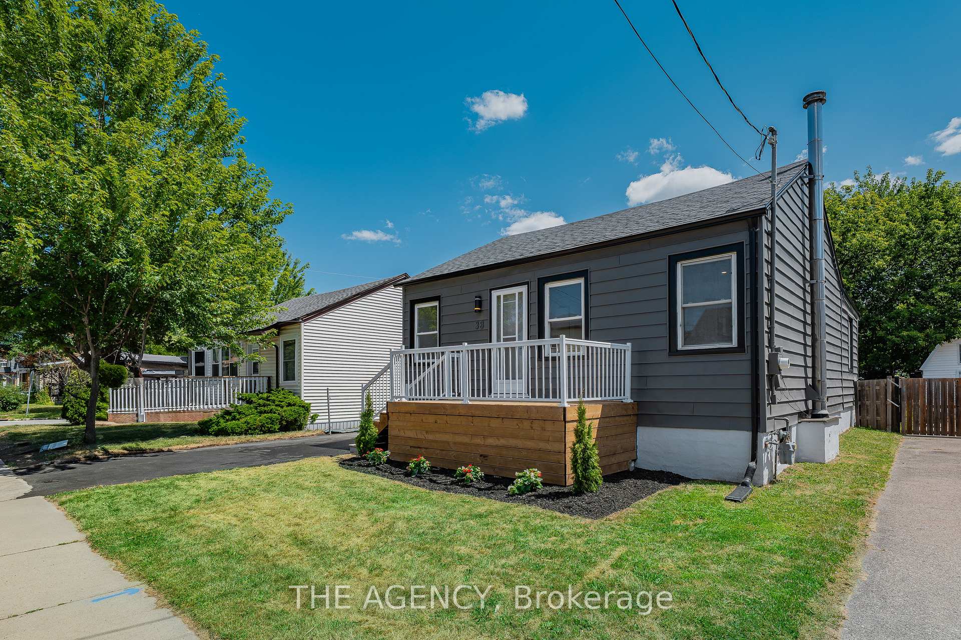 Photo 3 of 38 Parkview Road, St. Catharines, Facer — HOMEH