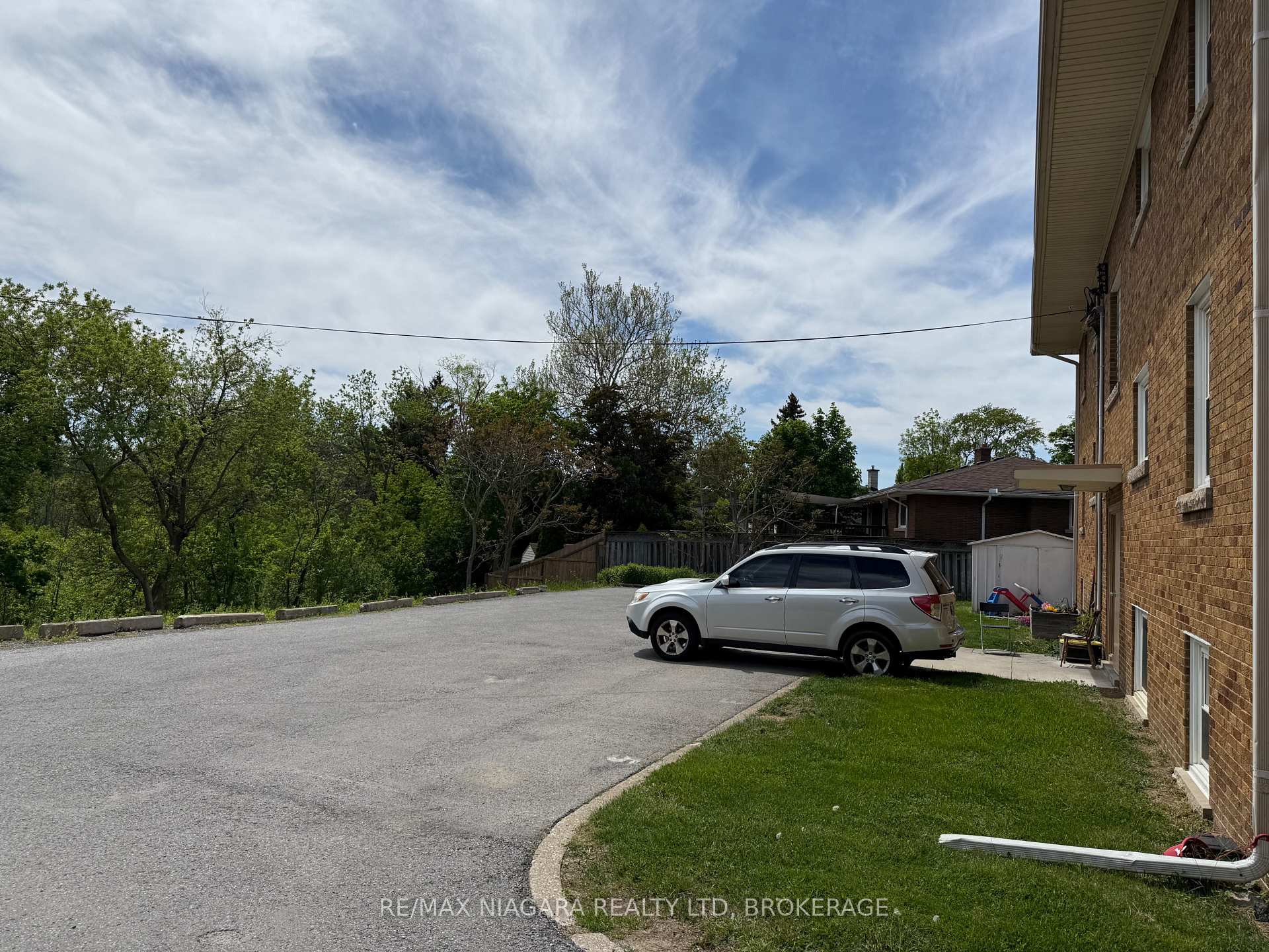 Photo 3 of Unit 4, 9 Riverview Boulevard, St. Catharines, Glendale/Glenridge — HOMEH