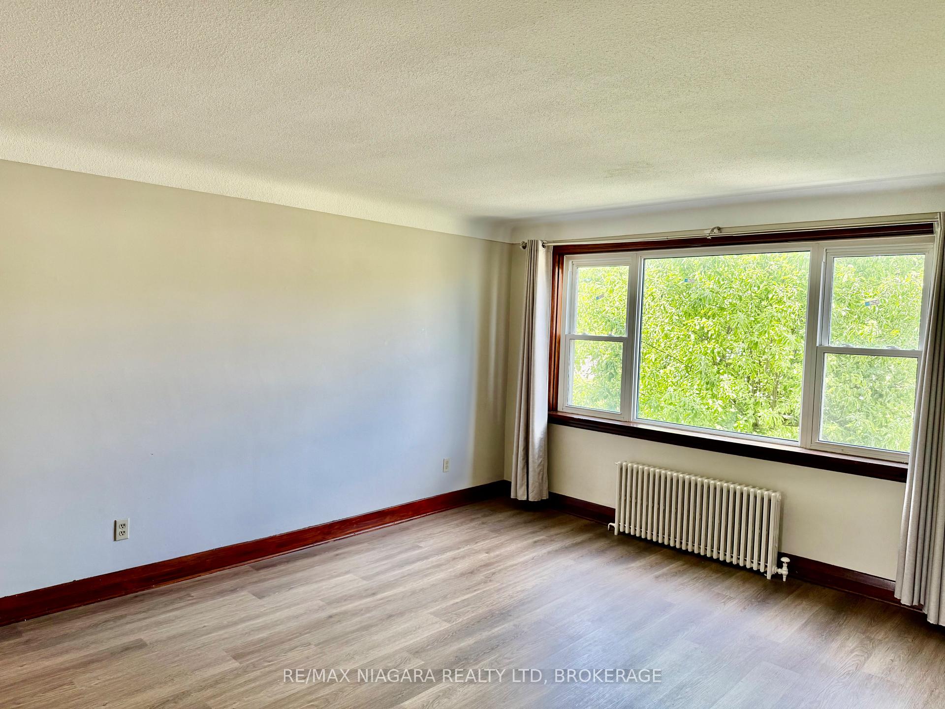 Photo 8 of Unit 4, 9 Riverview Boulevard, St. Catharines, Glendale/Glenridge — HOMEH