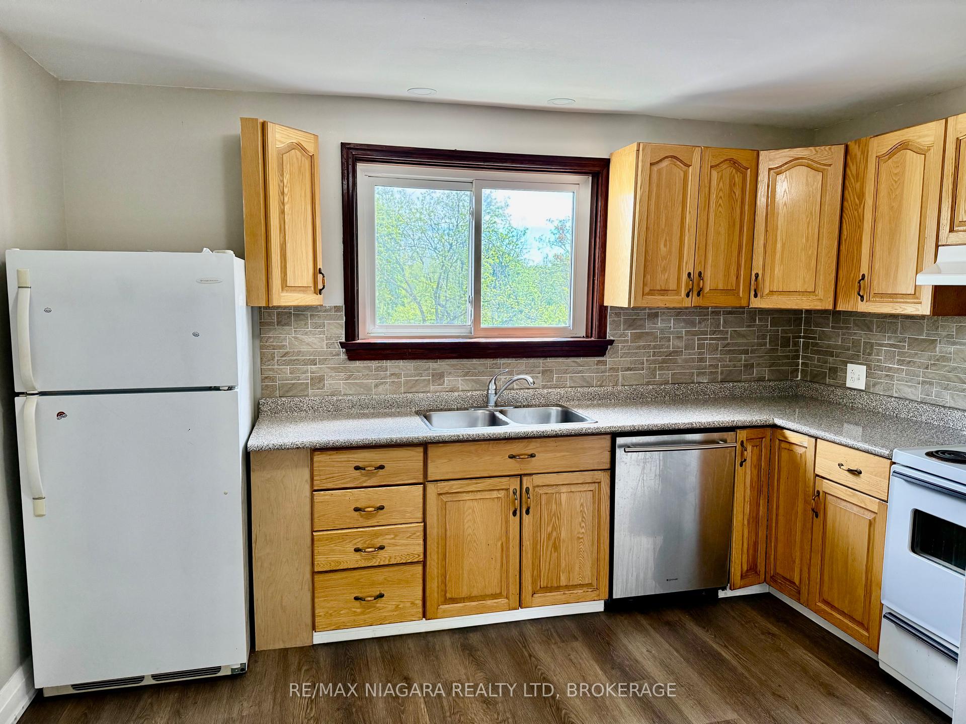 Photo 12 of Unit 4, 9 Riverview Boulevard, St. Catharines, Glendale/Glenridge — HOMEH