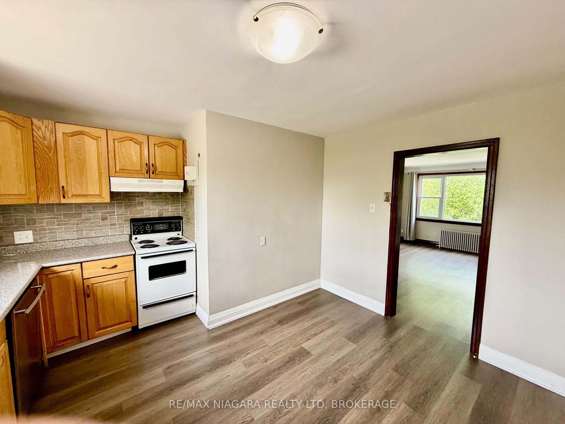 Photo 13 of Unit 4, 9 Riverview Boulevard, St. Catharines, Glendale/Glenridge — HOMEH