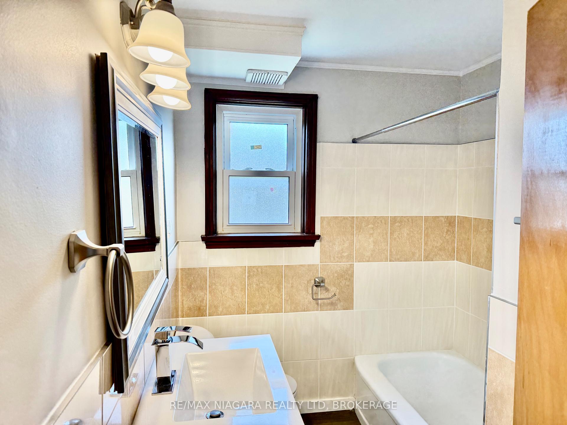 Photo 20 of Unit 4, 9 Riverview Boulevard, St. Catharines, Glendale/Glenridge — HOMEH