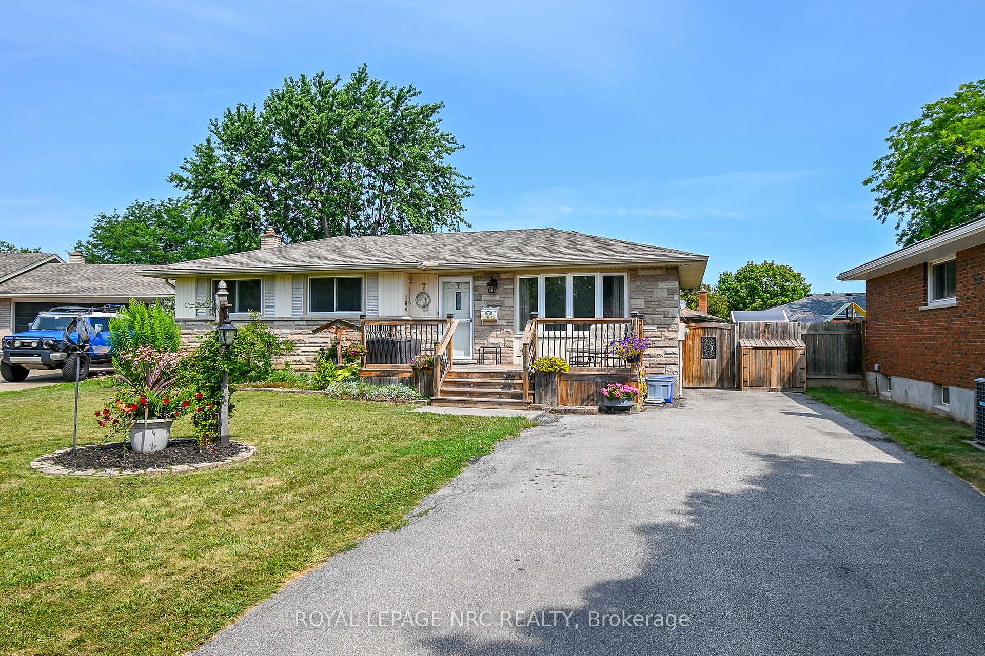 Photo 1 of 7 Greemore Court, St. Catharines, Carlton/Bunting — HOMEH