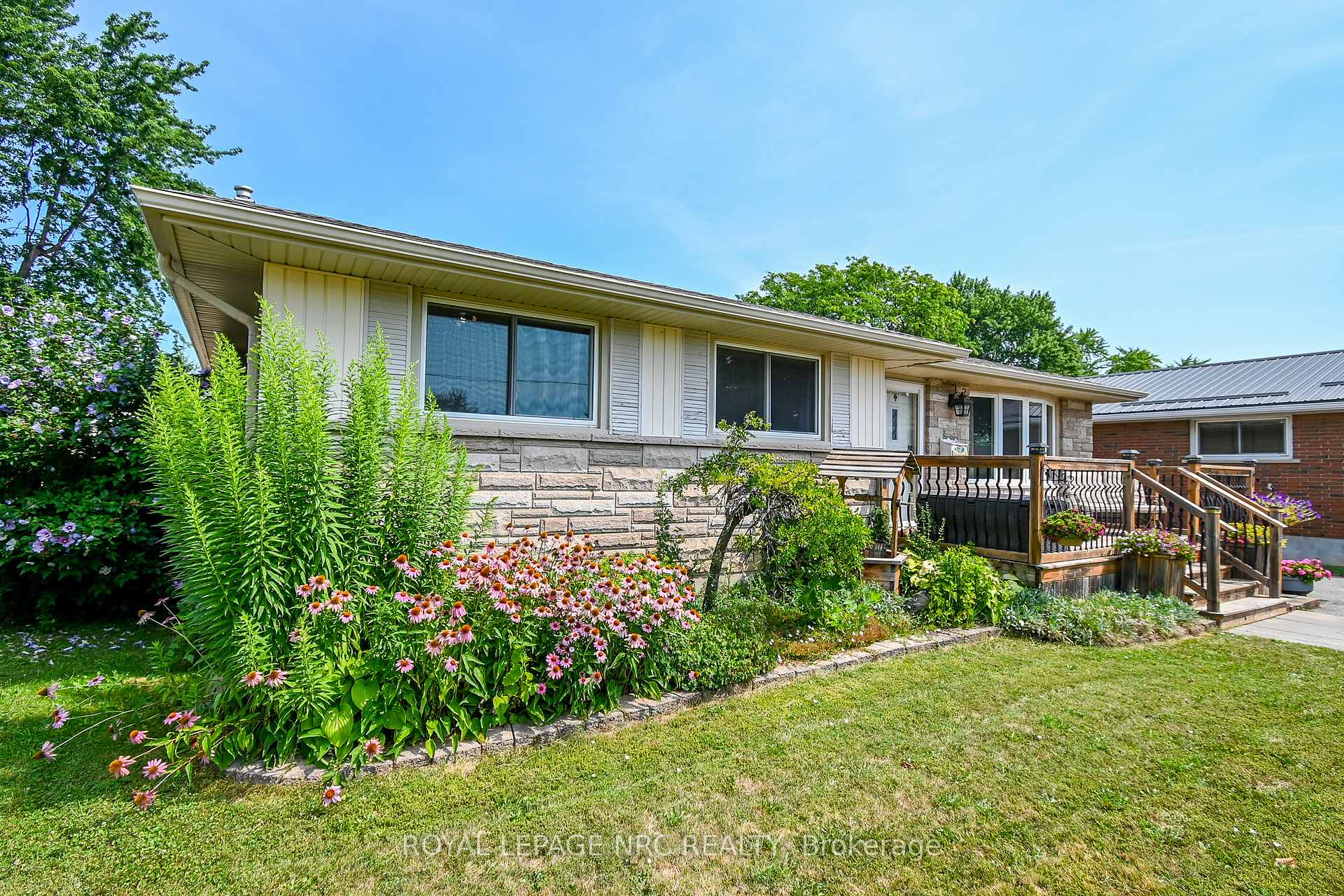 Photo 3 of 7 Greemore Court, St. Catharines, Carlton/Bunting — HOMEH