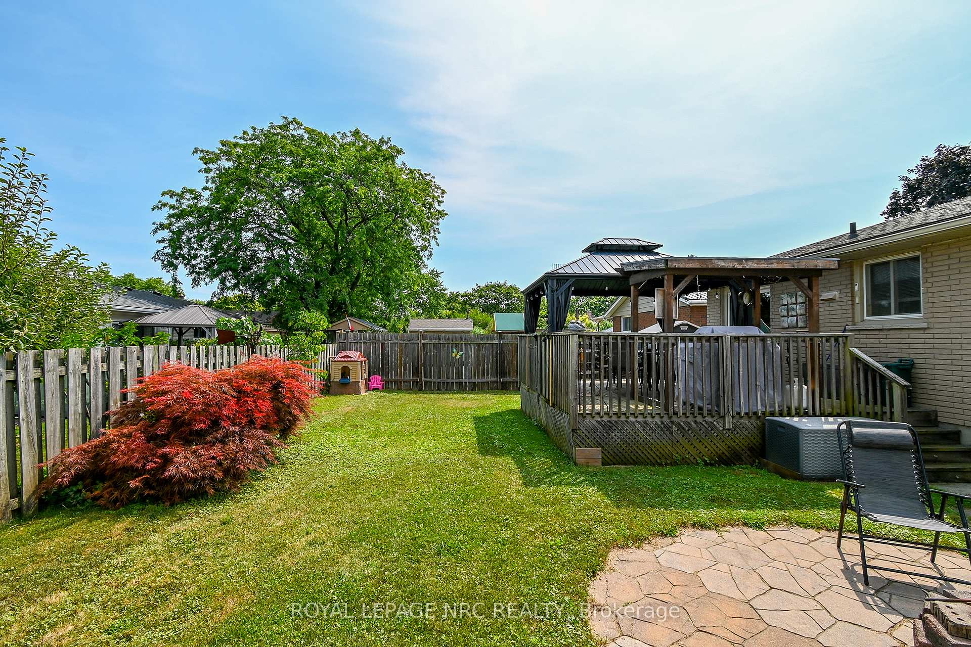 Photo 8 of 7 Greemore Court, St. Catharines, Carlton/Bunting — HOMEH