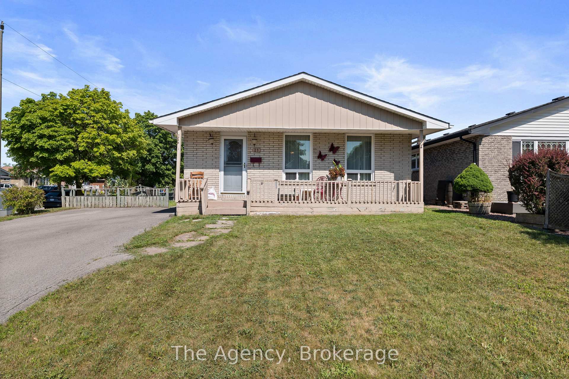 Photo 1 of 21 Loraine Drive, St. Catharines, Oakdale — HOMEH