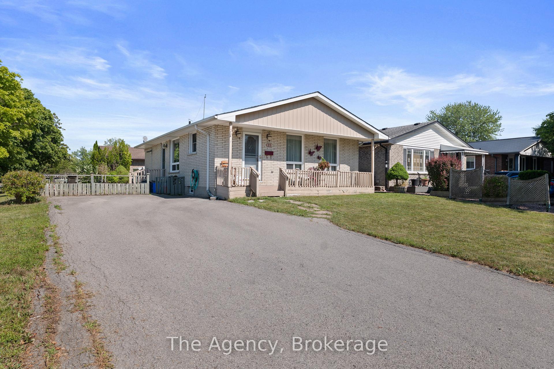Photo 2 of 21 Loraine Drive, St. Catharines, Oakdale — HOMEH