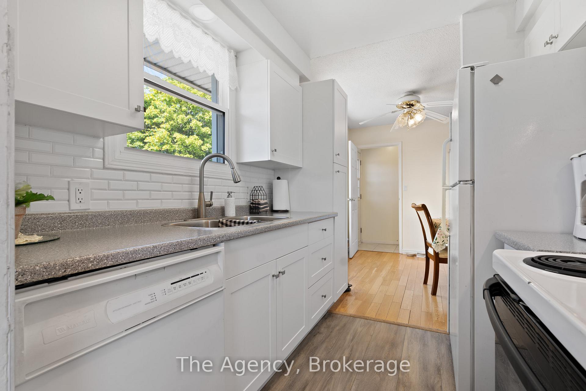 Photo 4 of 21 Loraine Drive, St. Catharines, Oakdale — HOMEH