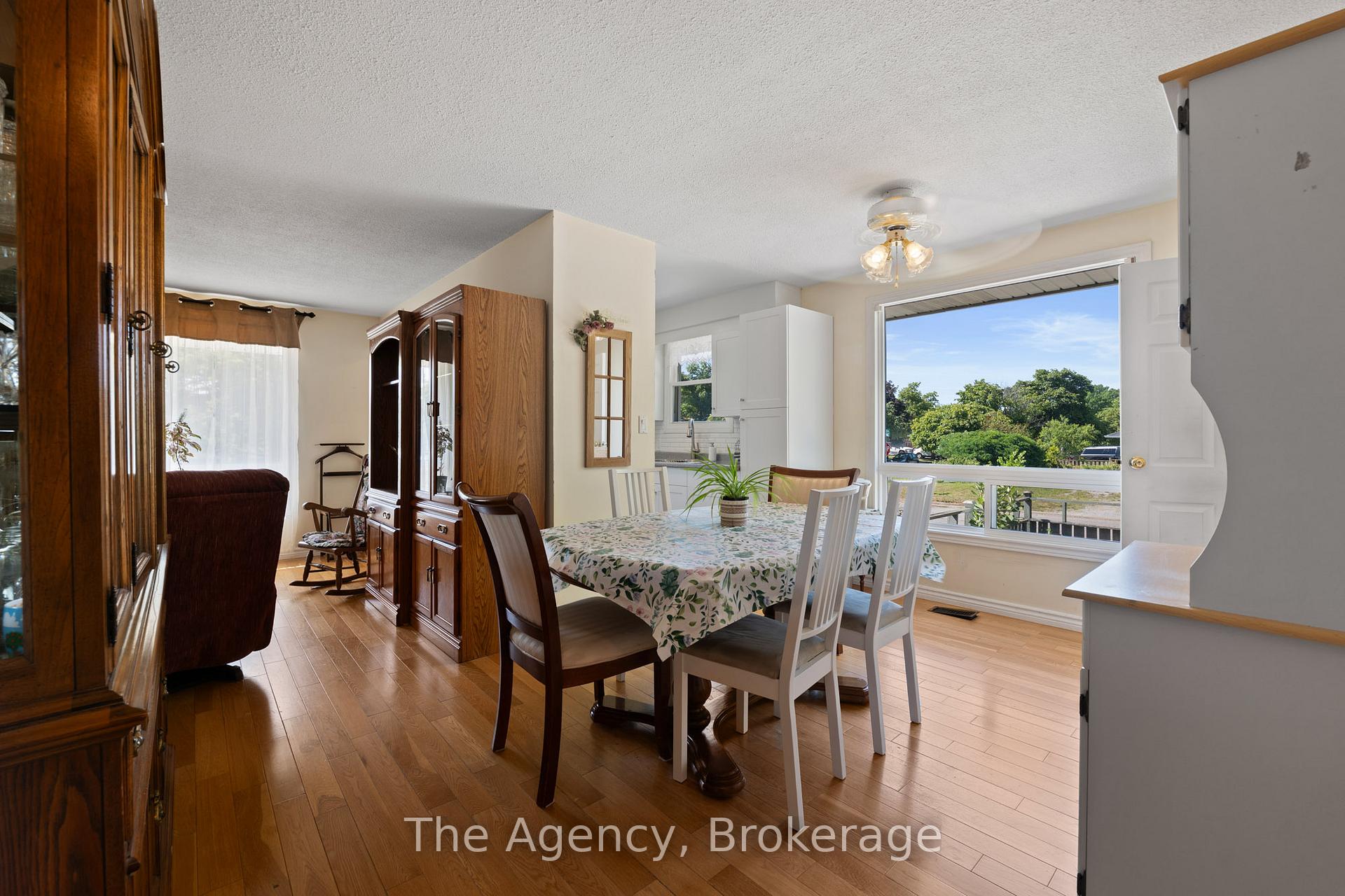 Photo 7 of 21 Loraine Drive, St. Catharines, Oakdale — HOMEH