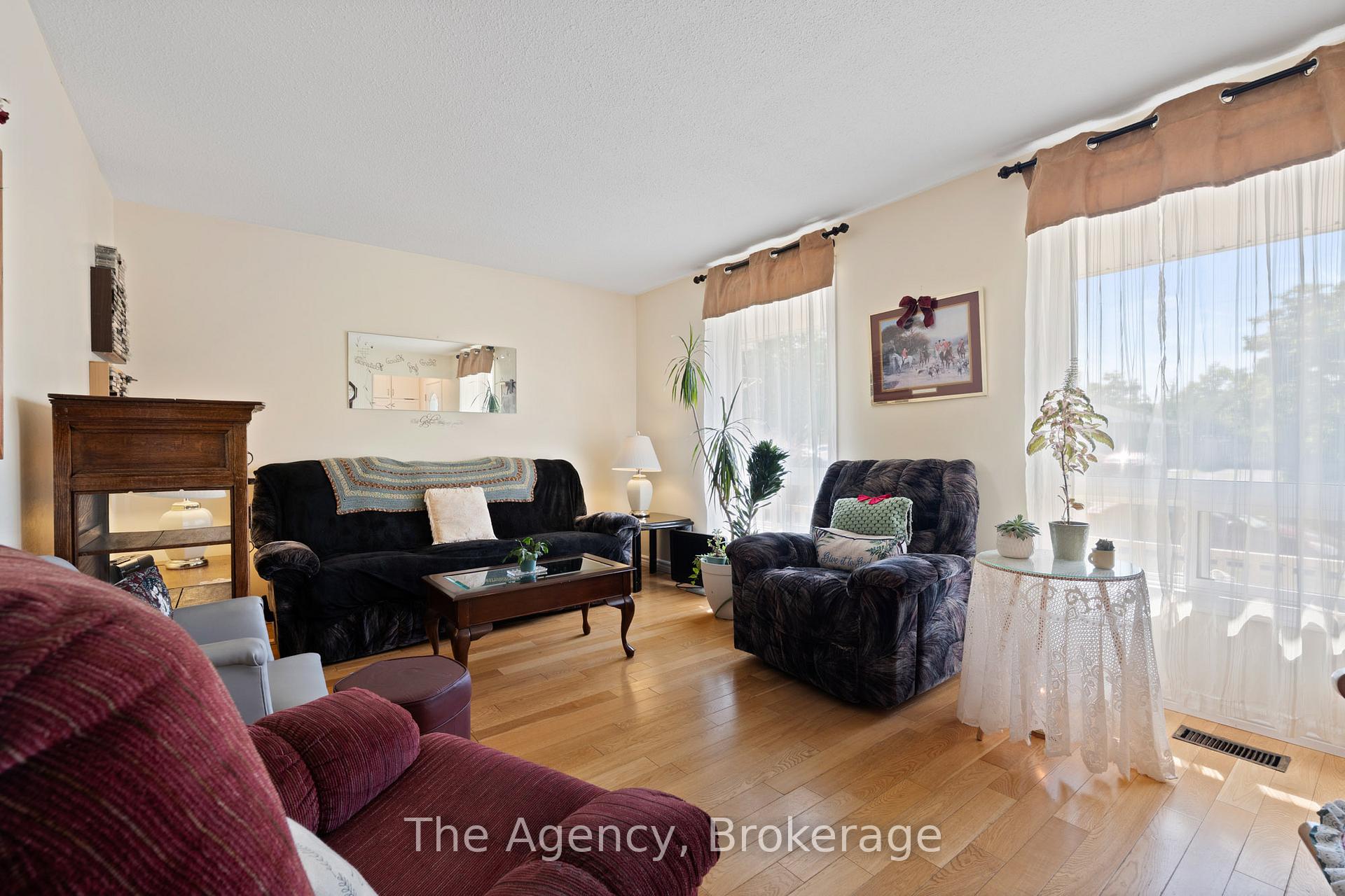 Photo 11 of 21 Loraine Drive, St. Catharines, Oakdale — HOMEH
