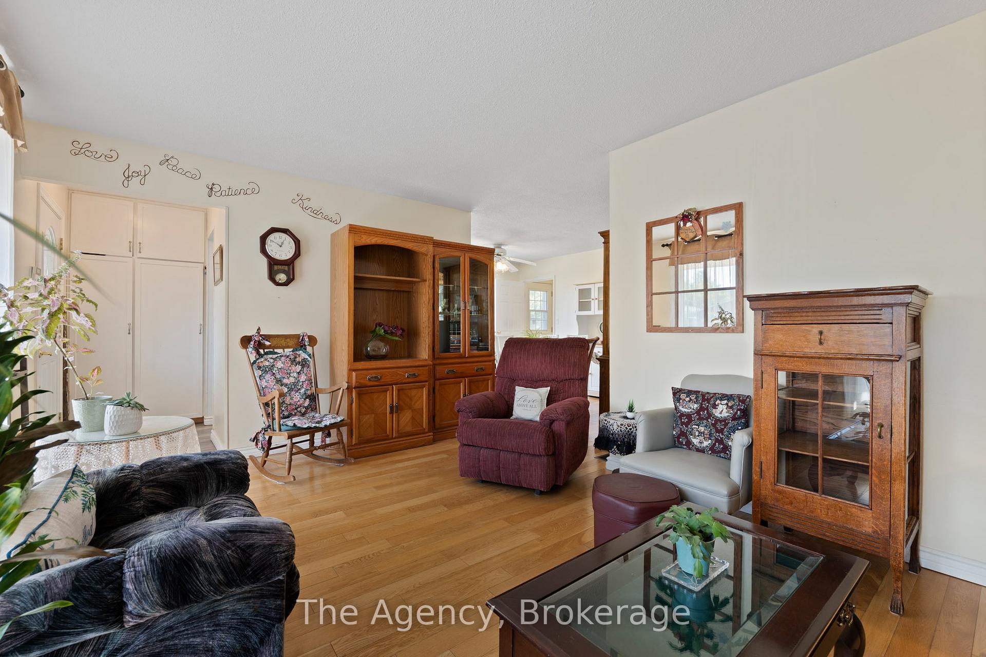 Photo 12 of 21 Loraine Drive, St. Catharines, Oakdale — HOMEH