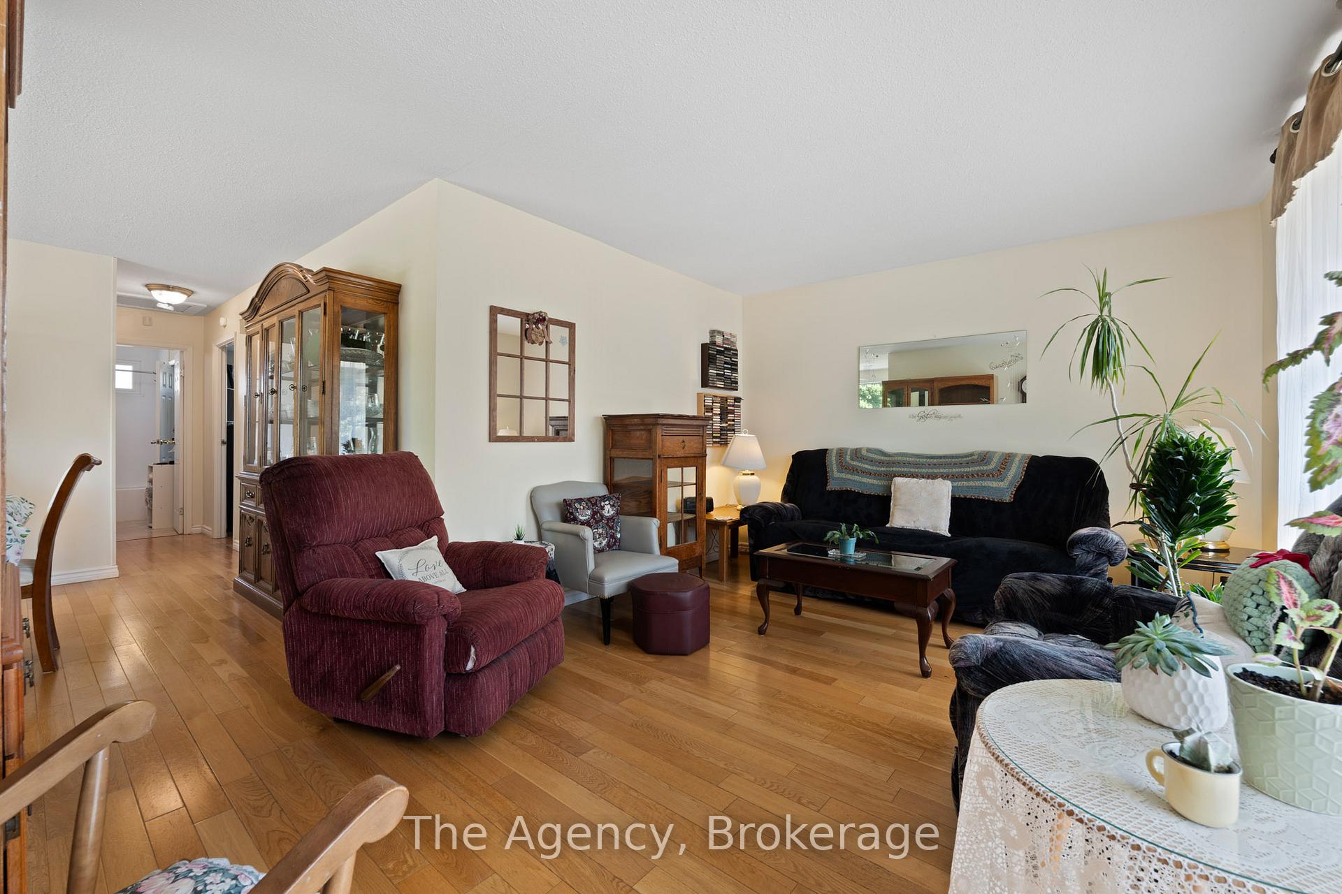 Photo 13 of 21 Loraine Drive, St. Catharines, Oakdale — HOMEH