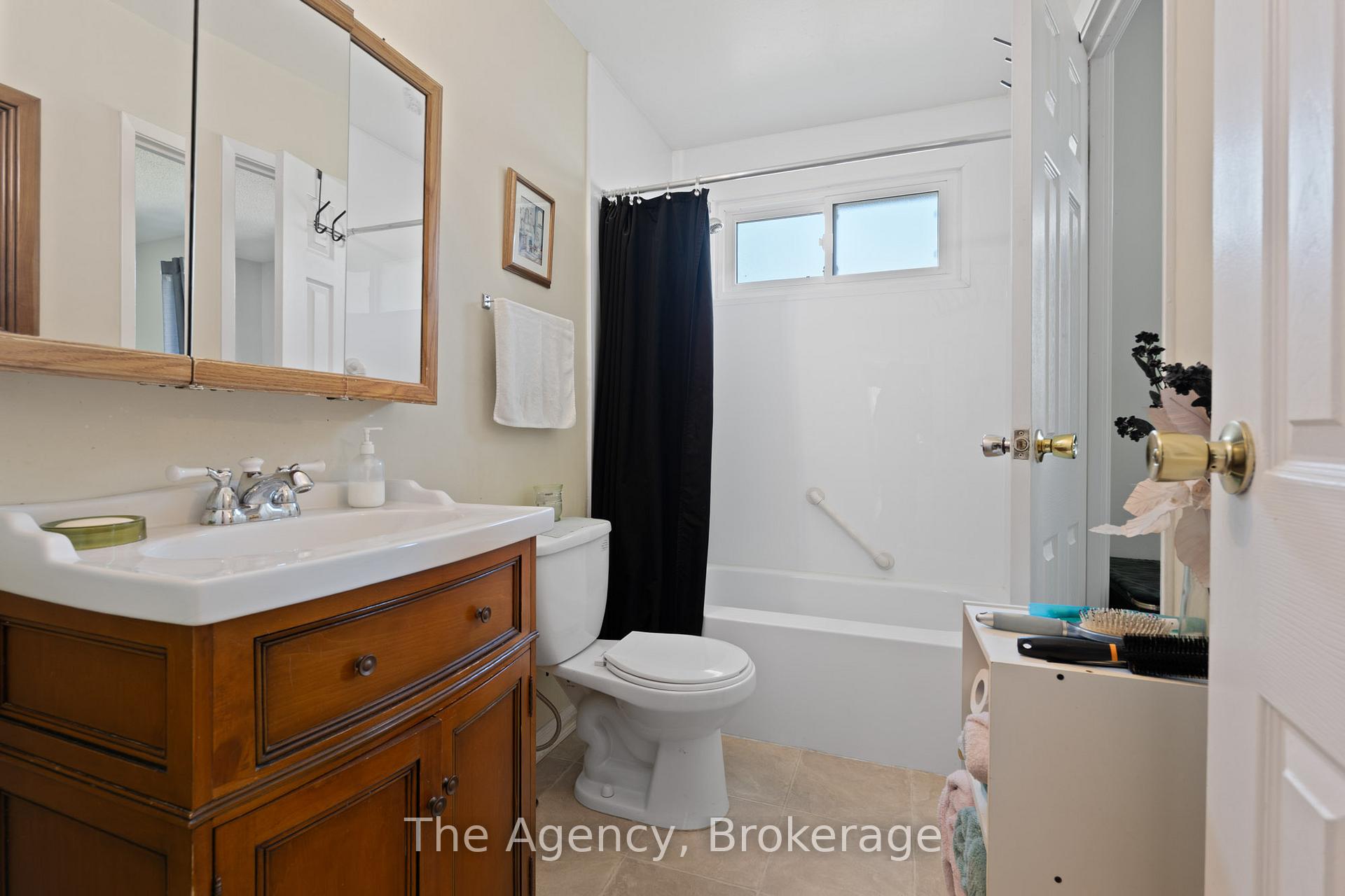 Photo 15 of 21 Loraine Drive, St. Catharines, Oakdale — HOMEH