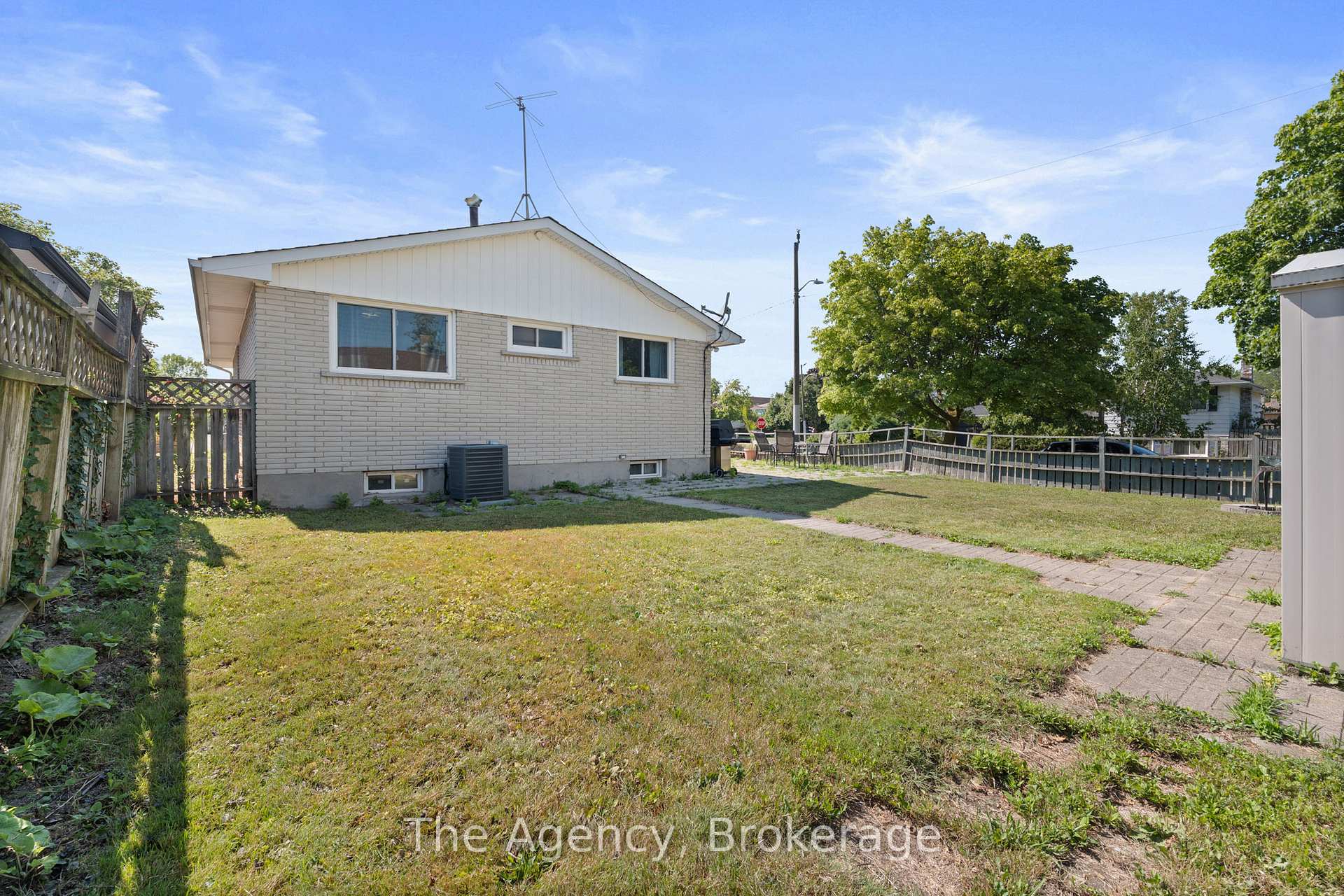 Photo 28 of 21 Loraine Drive, St. Catharines, Oakdale — HOMEH